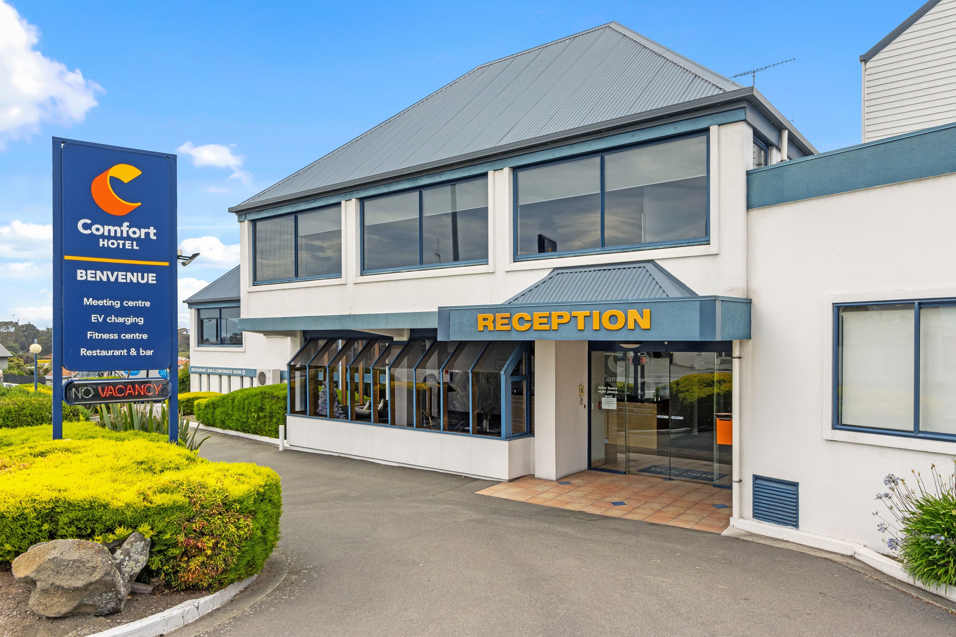 Comfort Hotel Benvenue - Image 1