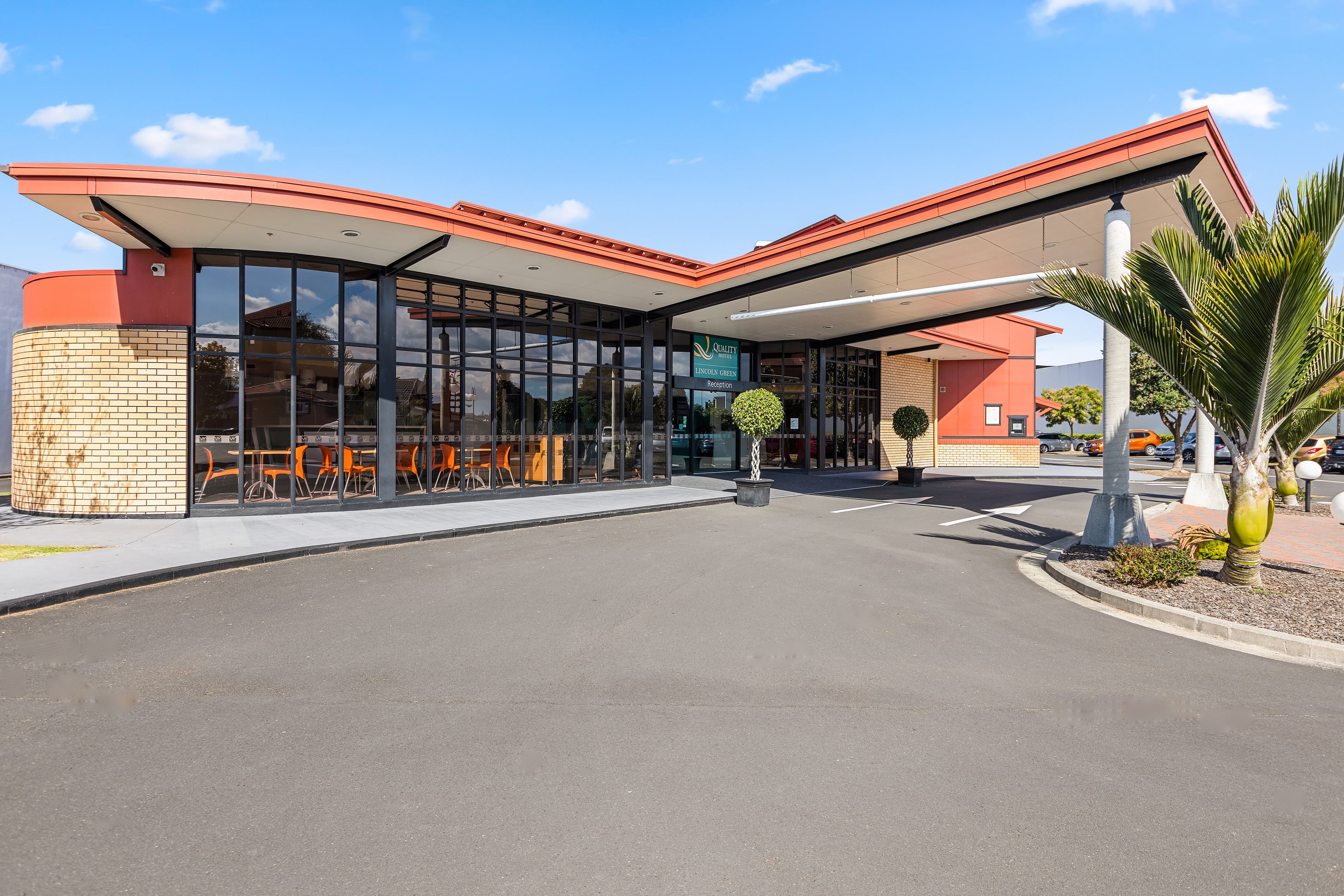 Quality Hotel Lincoln Green - Image 1