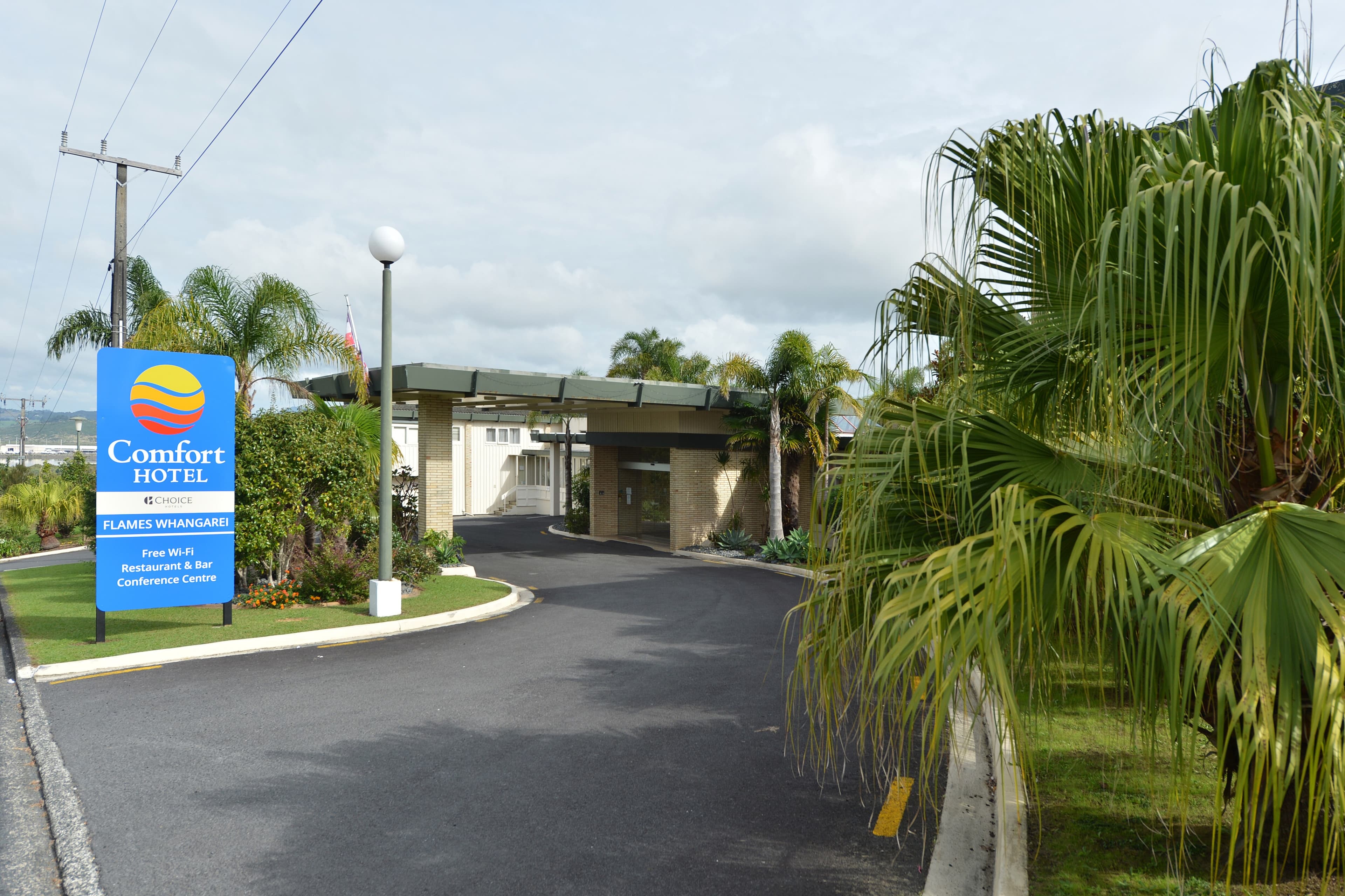 Comfort Hotel Flames Whangarei - Image 1