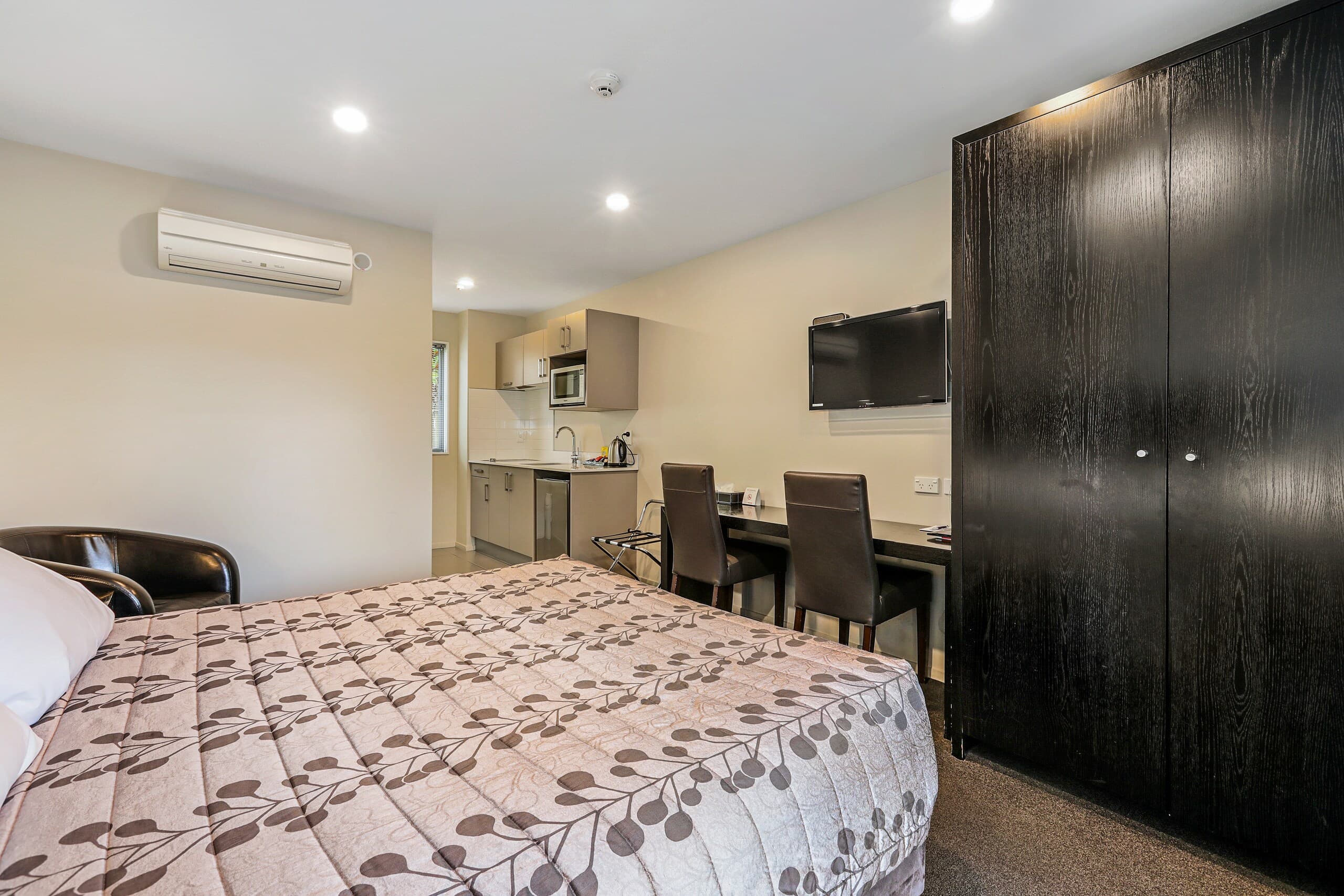 Quality Suites Amore - Image 3