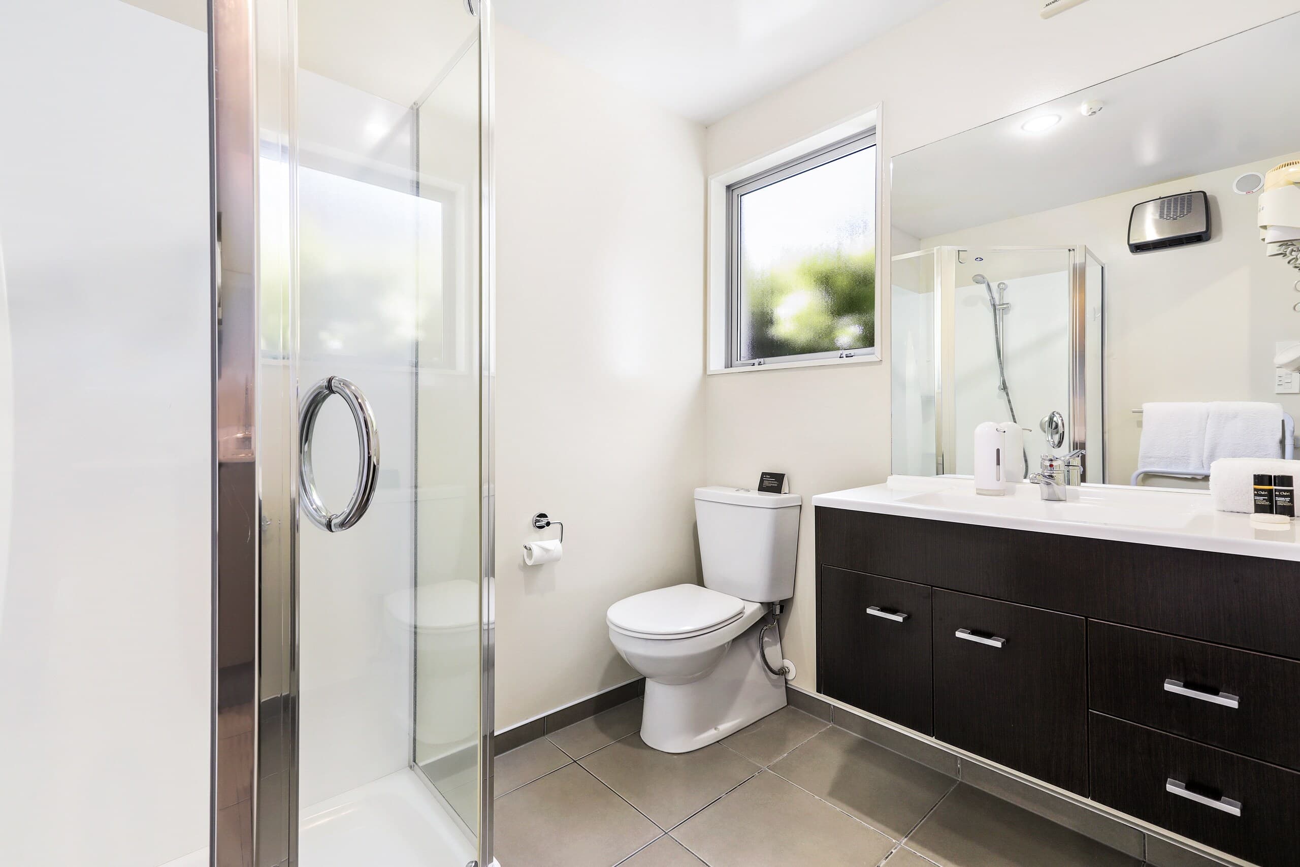 Quality Suites Amore - Image 5