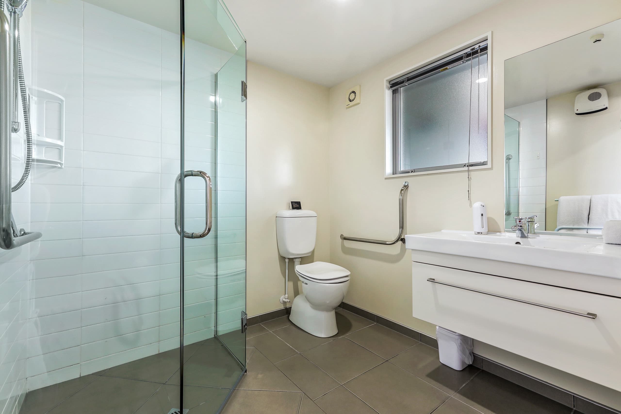 Quality Suites Amore — 12