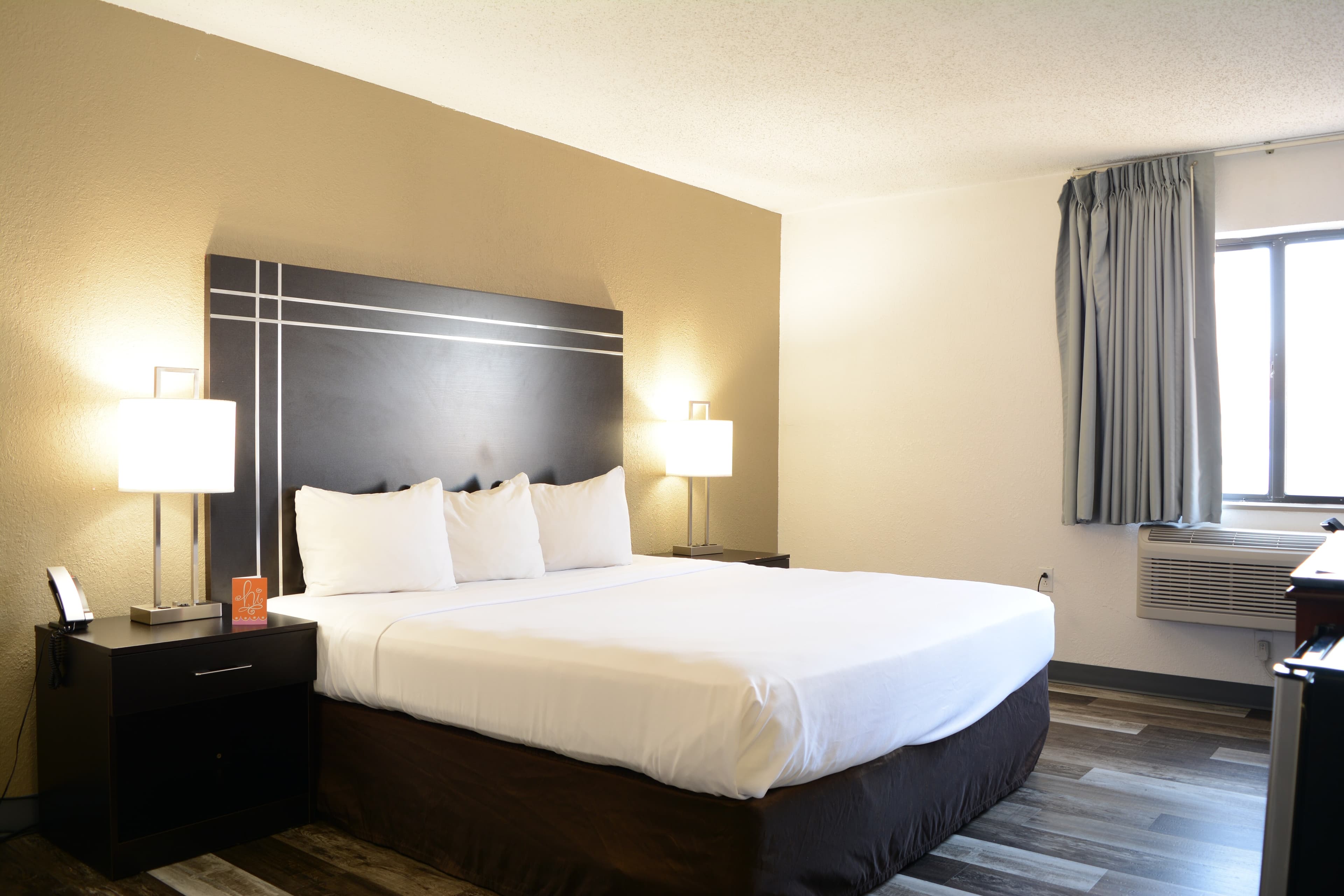 Econo Lodge Cleveland Southeast - Kent - Image 2
