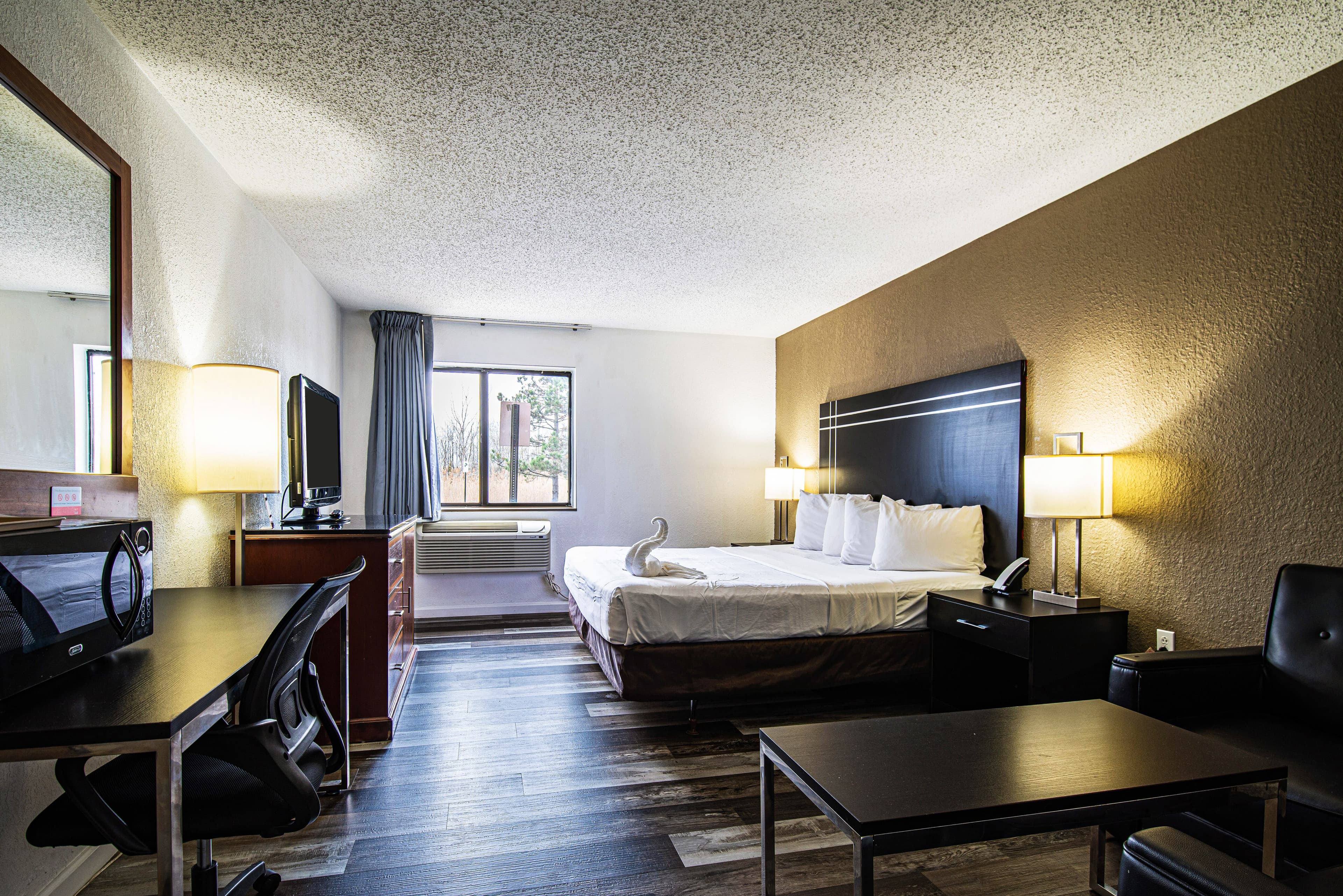 Econo Lodge Cleveland Southeast - Kent - Image 4