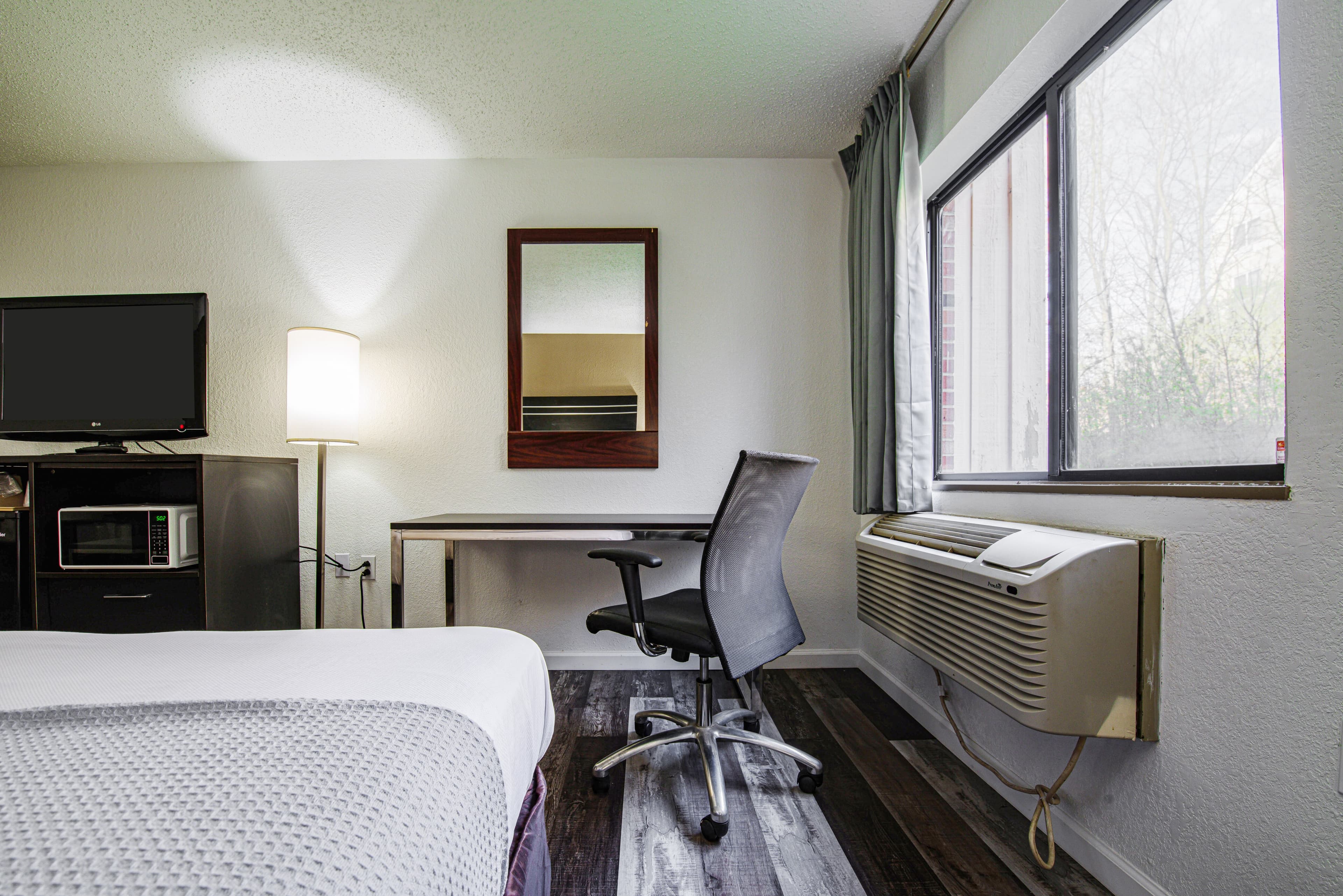 Econo Lodge Cleveland Southeast - Kent — 19