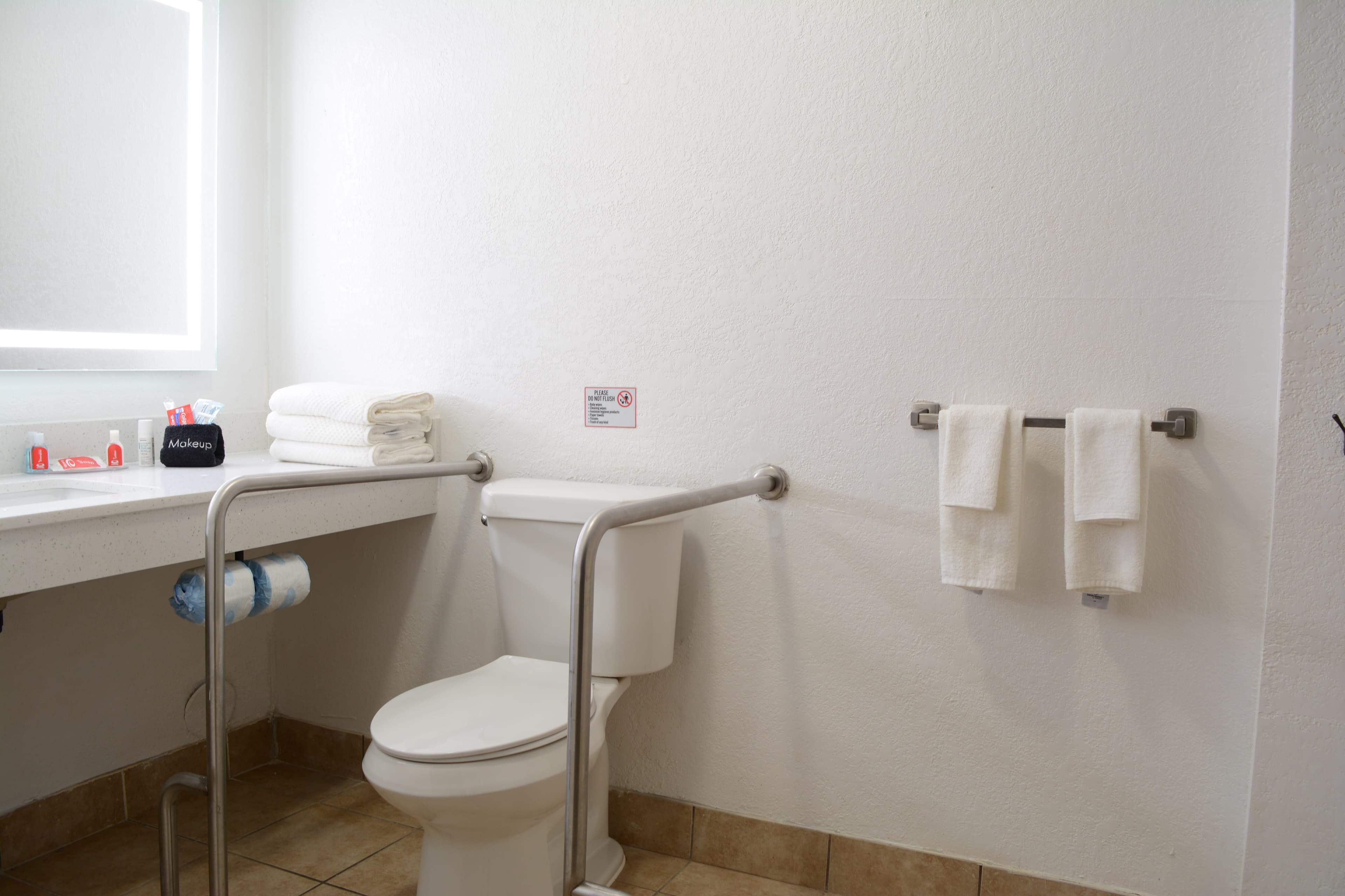 Econo Lodge Cleveland Southeast - Kent — 9