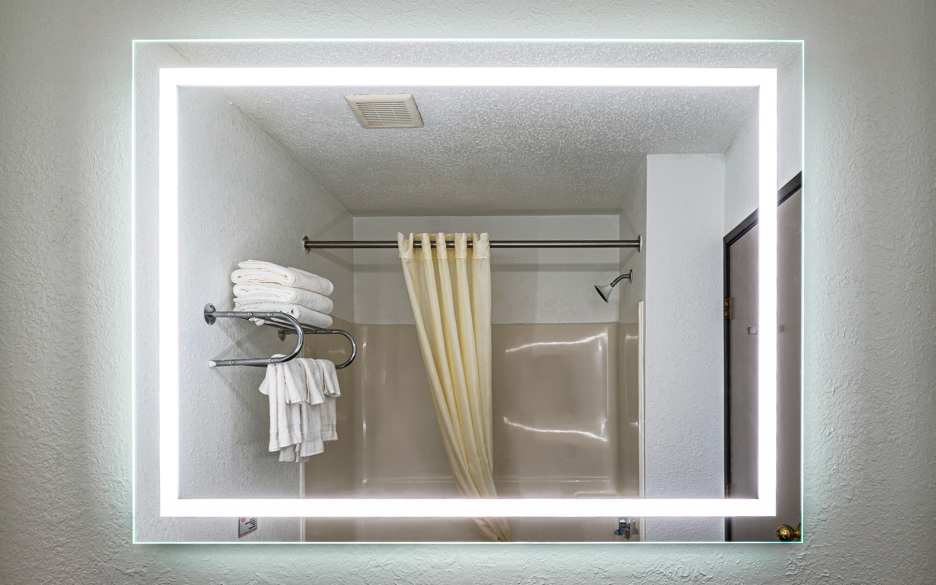 Econo Lodge Cleveland Southeast - Kent — 12