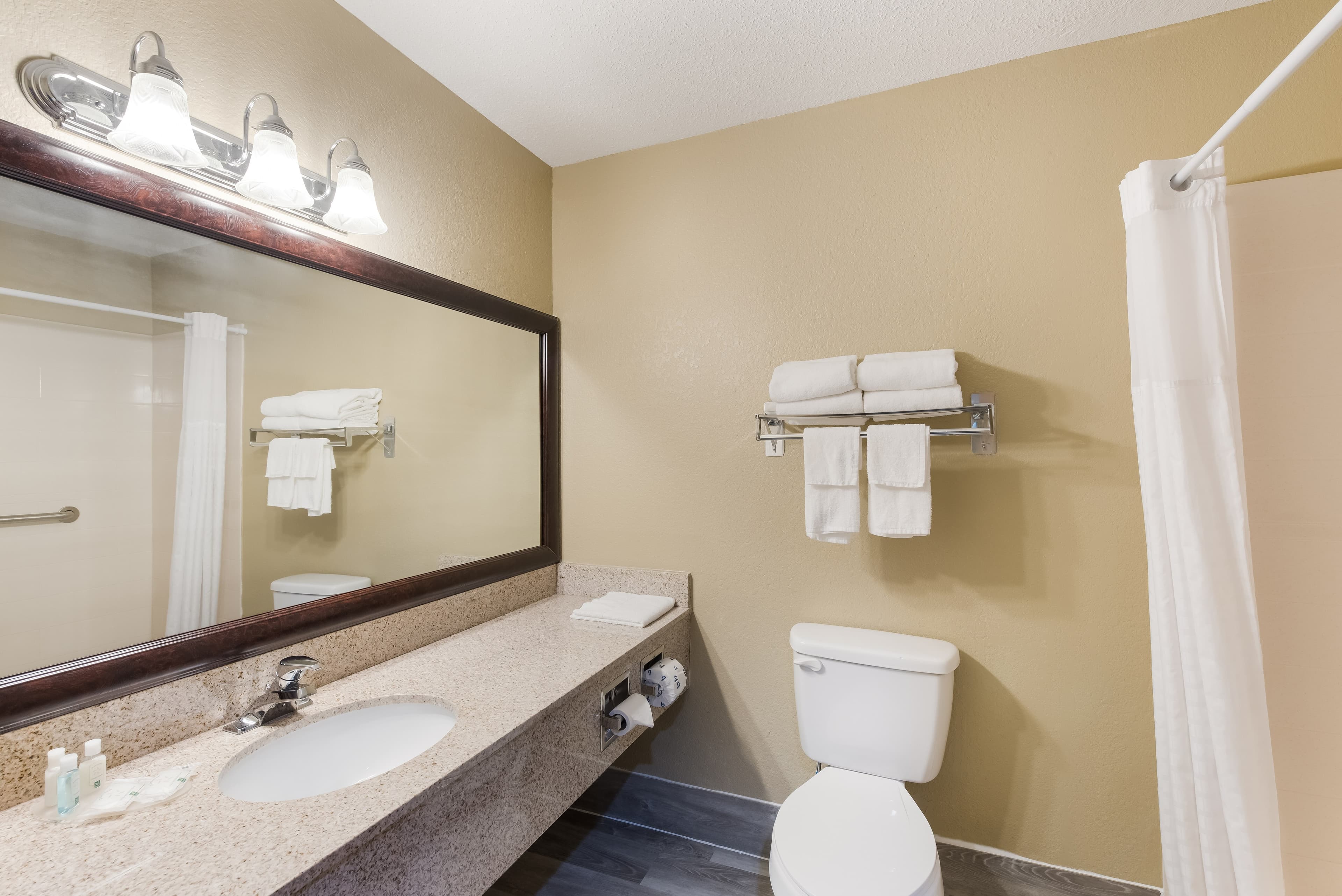 Quality Inn Upper Sandusky - Image 3