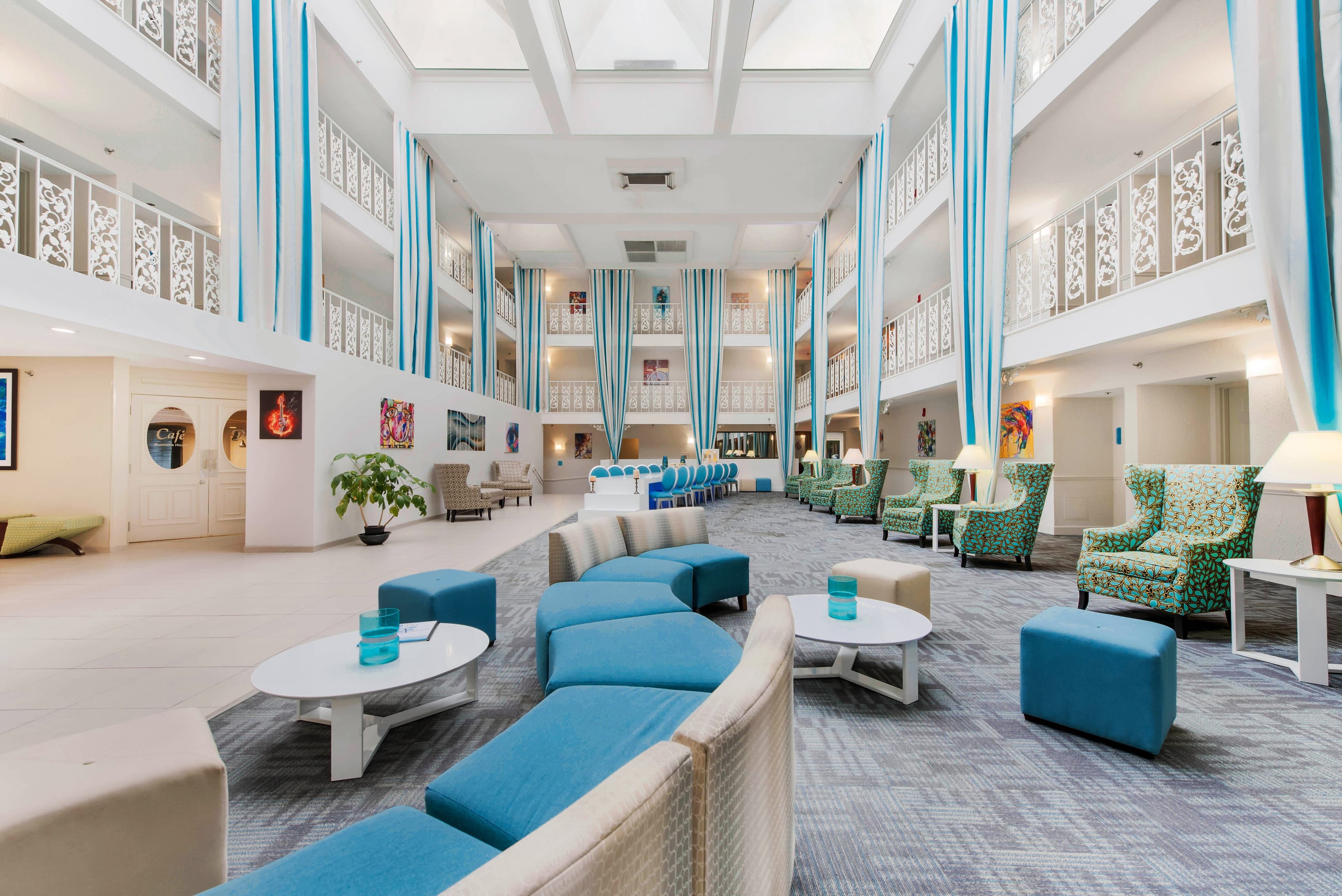The Blu Hotel Blue Ash Cincinnati, an Ascend Collection Hotel - Image 1