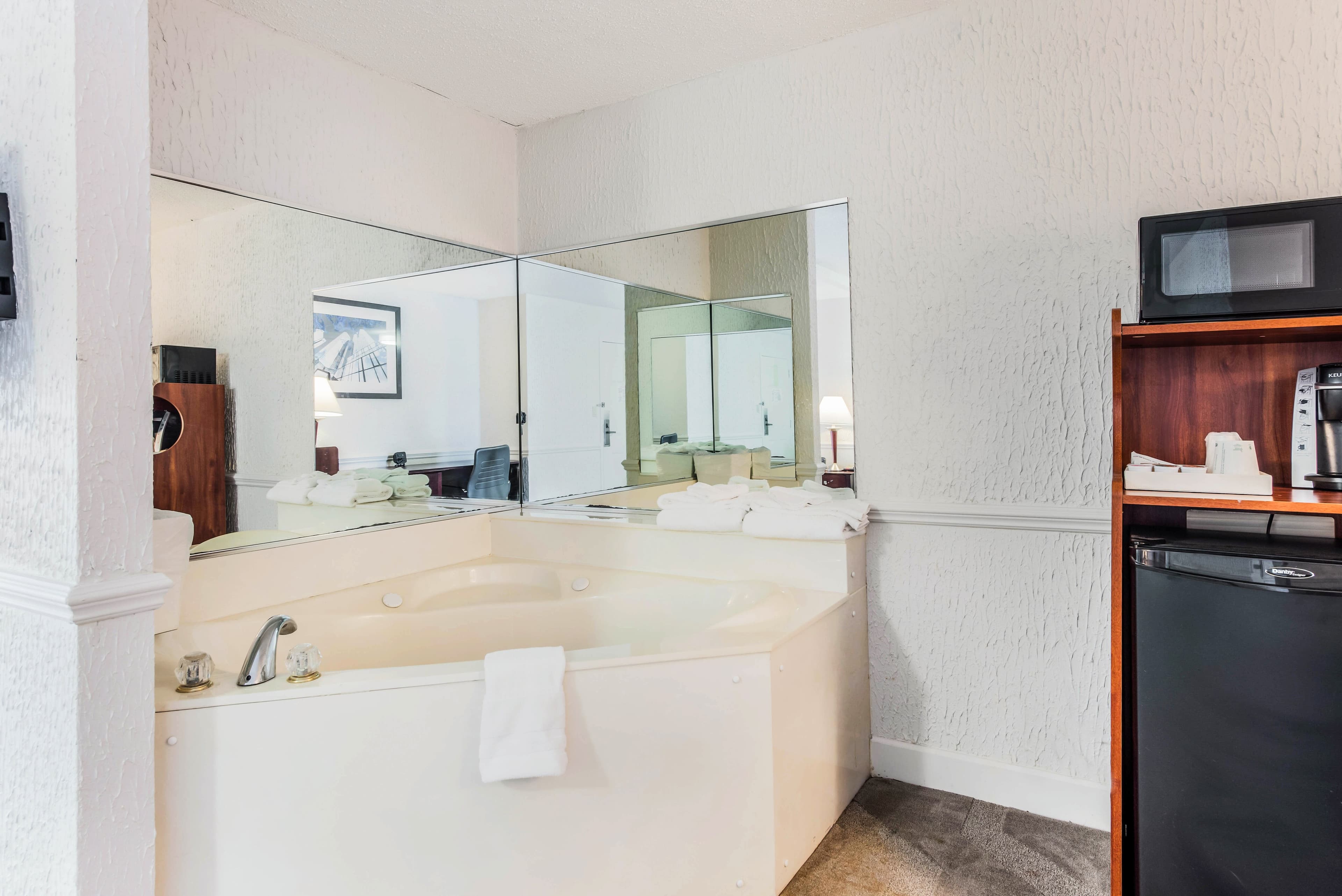 The Blu Hotel Blue Ash Cincinnati, an Ascend Collection Hotel — 25