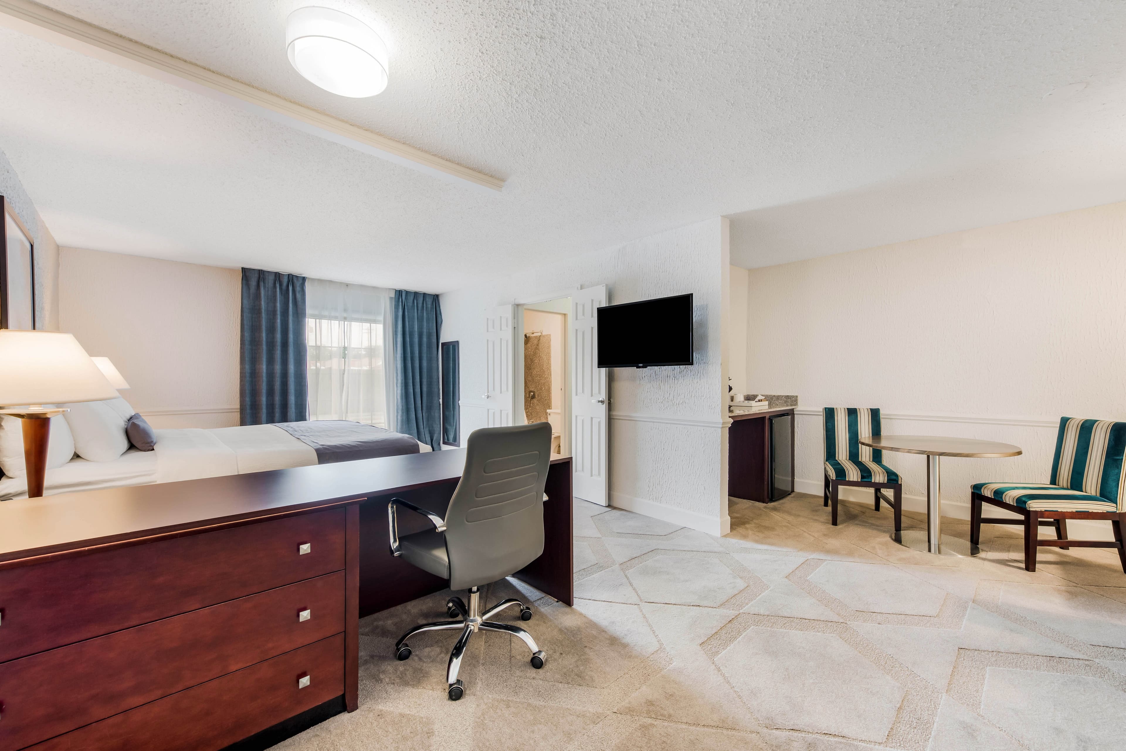 The Blu Hotel Blue Ash Cincinnati, an Ascend Collection Hotel — 10