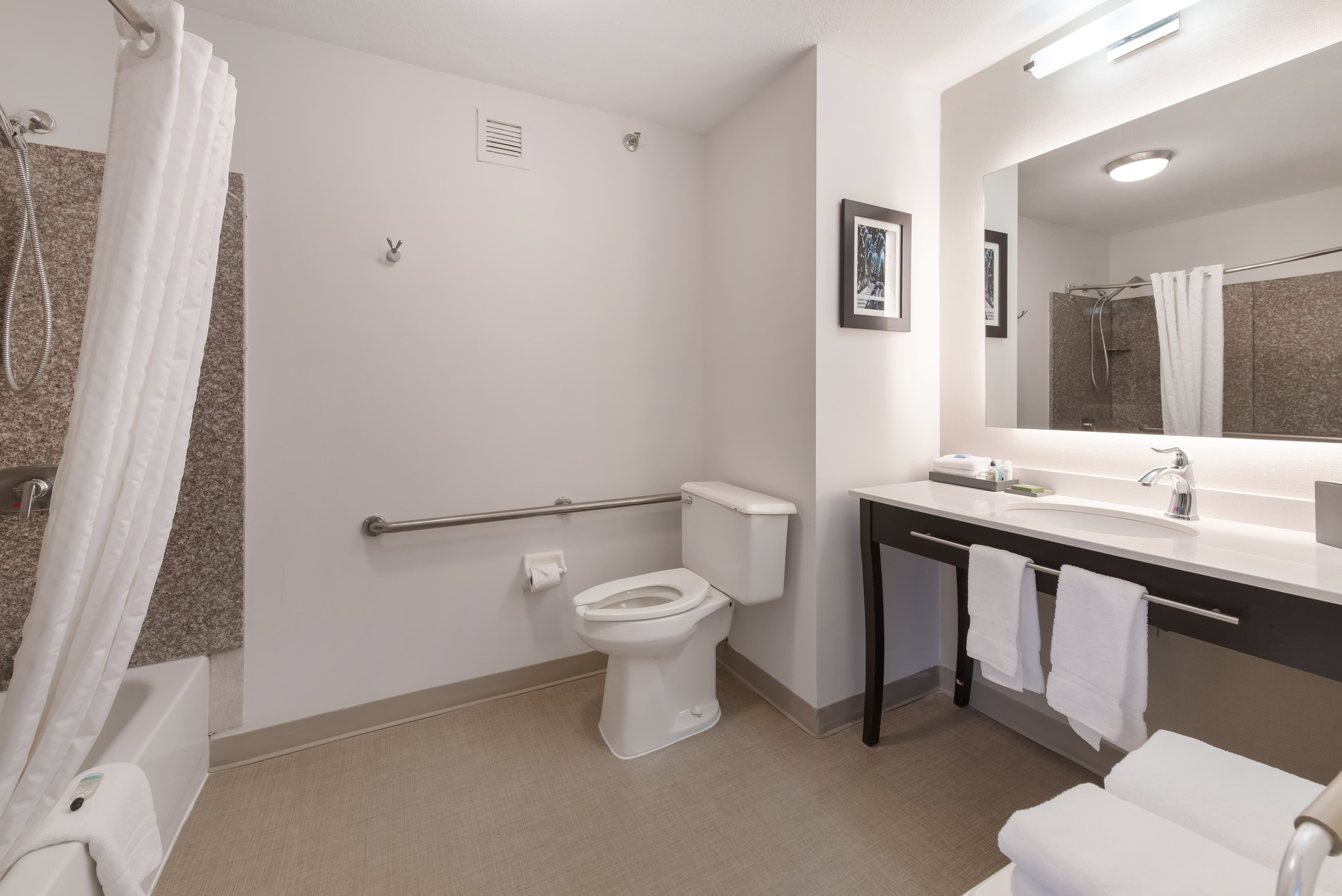 The Blu Hotel Blue Ash Cincinnati, an Ascend Collection Hotel — 16
