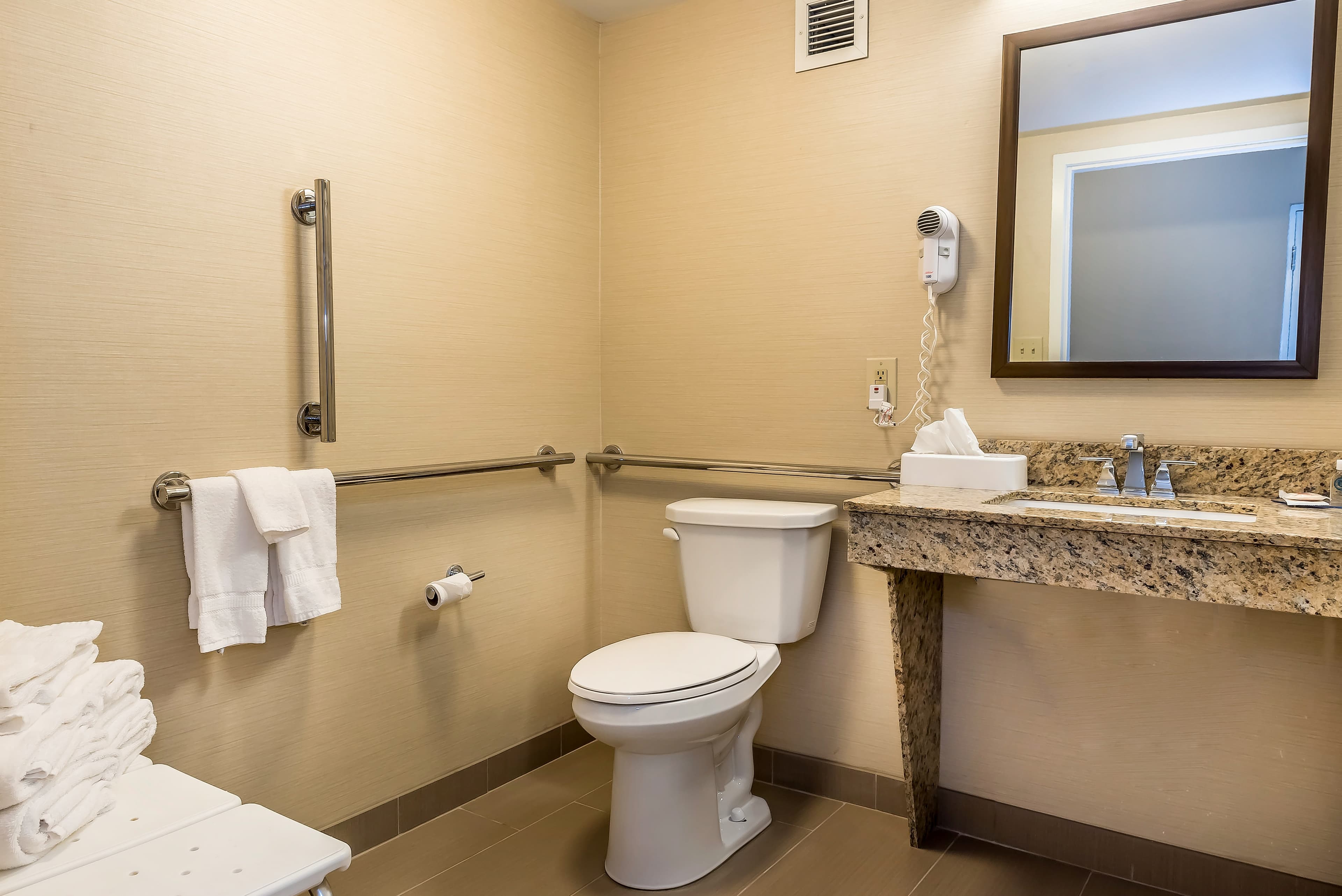 Comfort Inn & Suites Piqua-Near Troy-I75 — 23