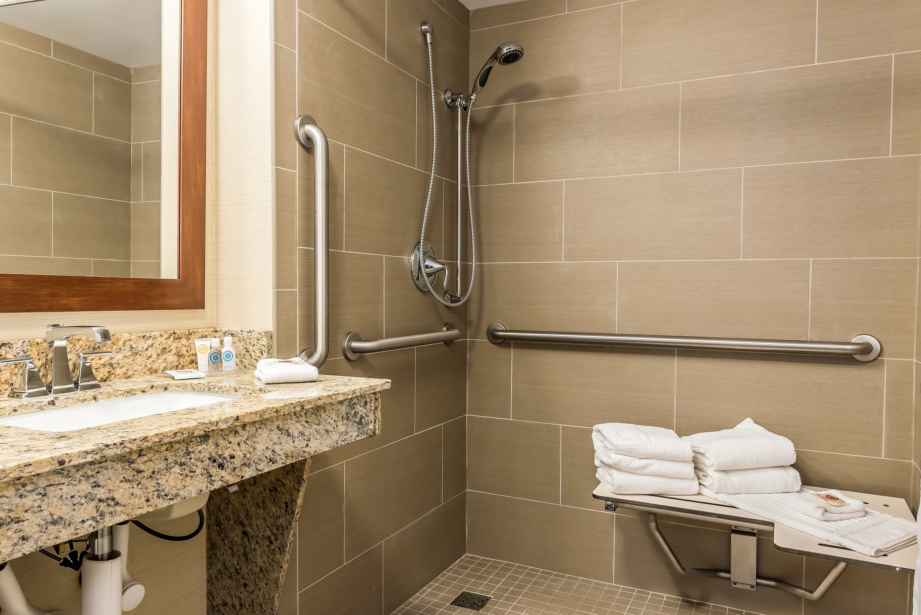 Comfort Inn & Suites Piqua-Near Troy-I75 — 18