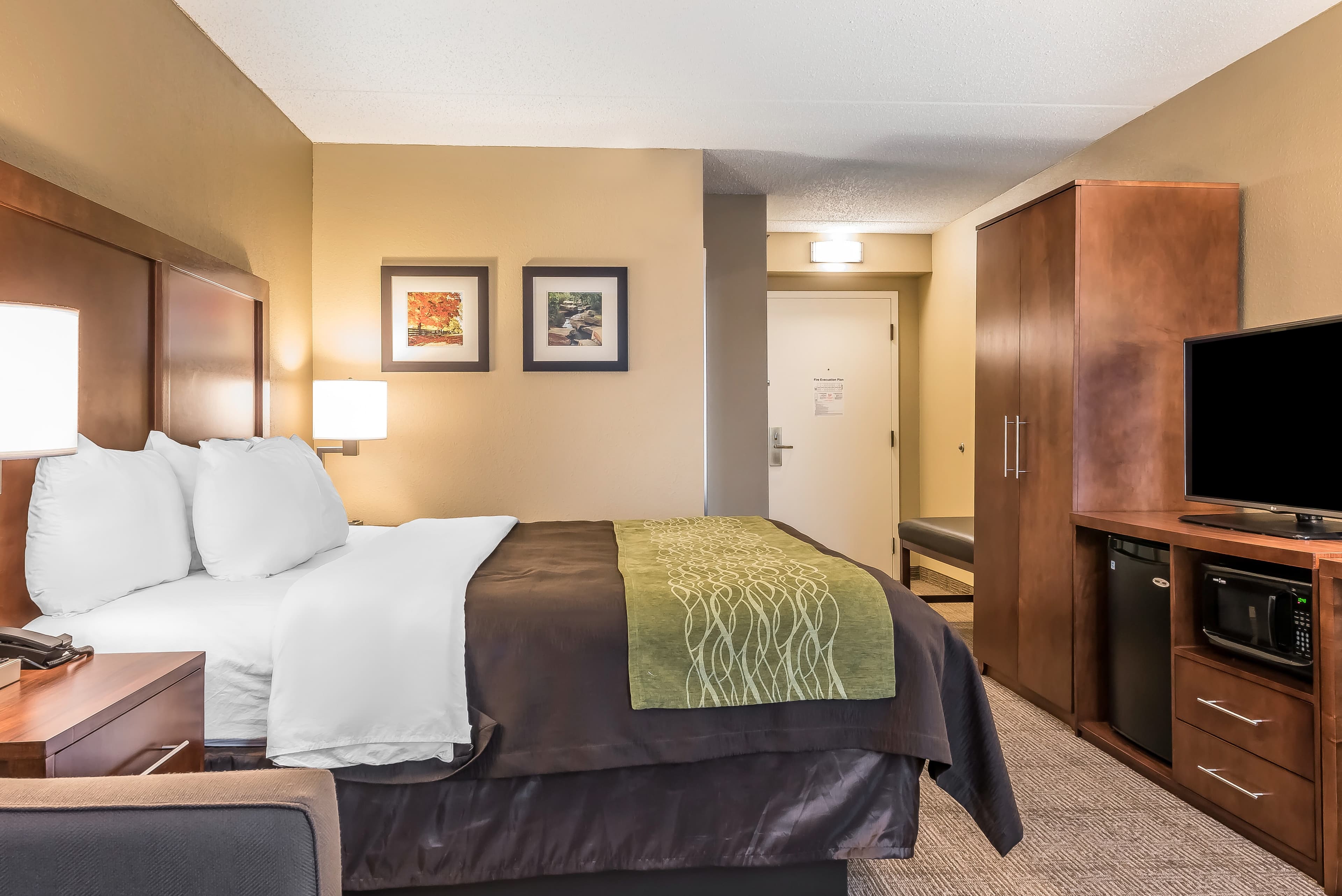 Comfort Inn & Suites Piqua-Near Troy-I75 - Image 2