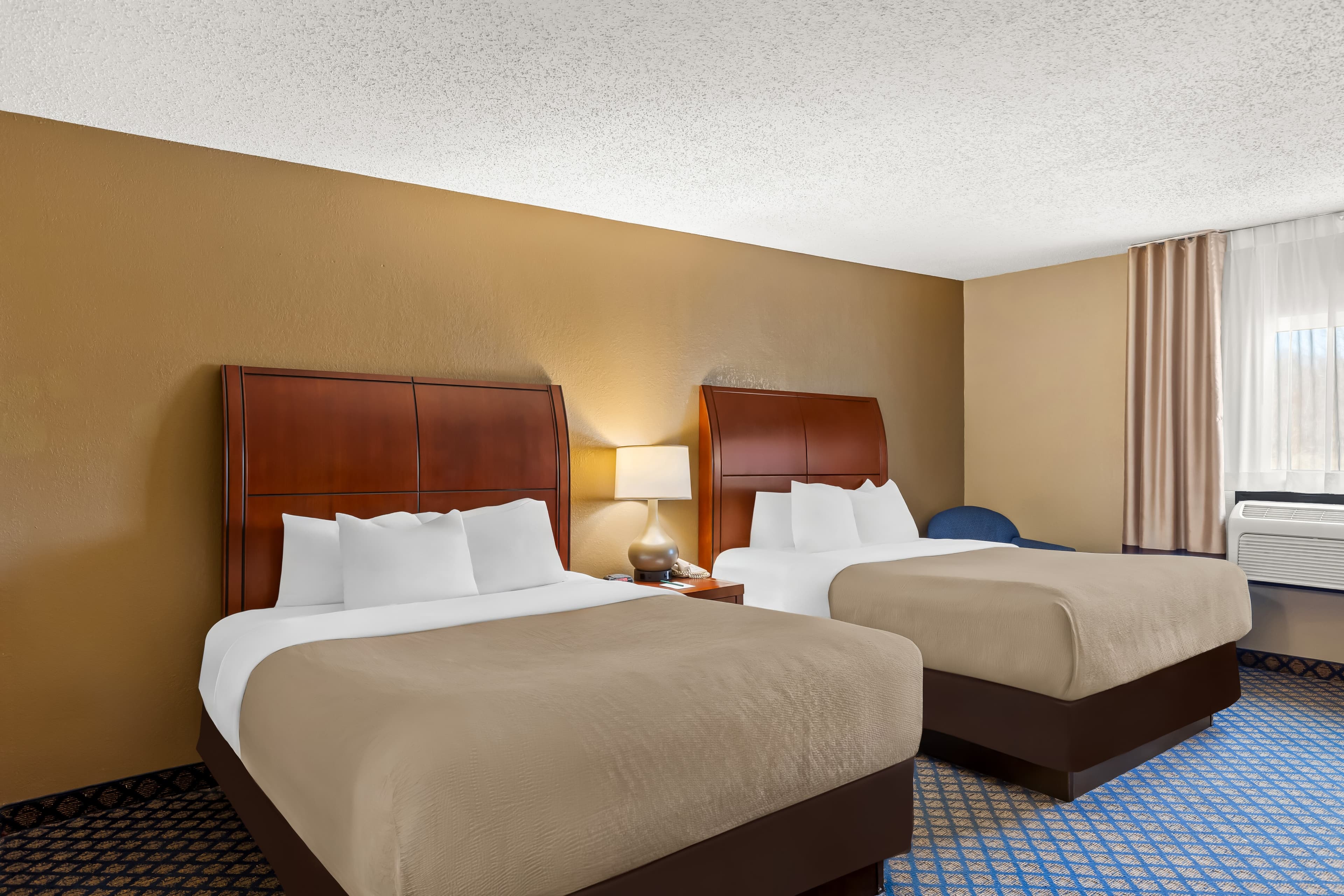 Quality Inn & Suites Seville - Image 3