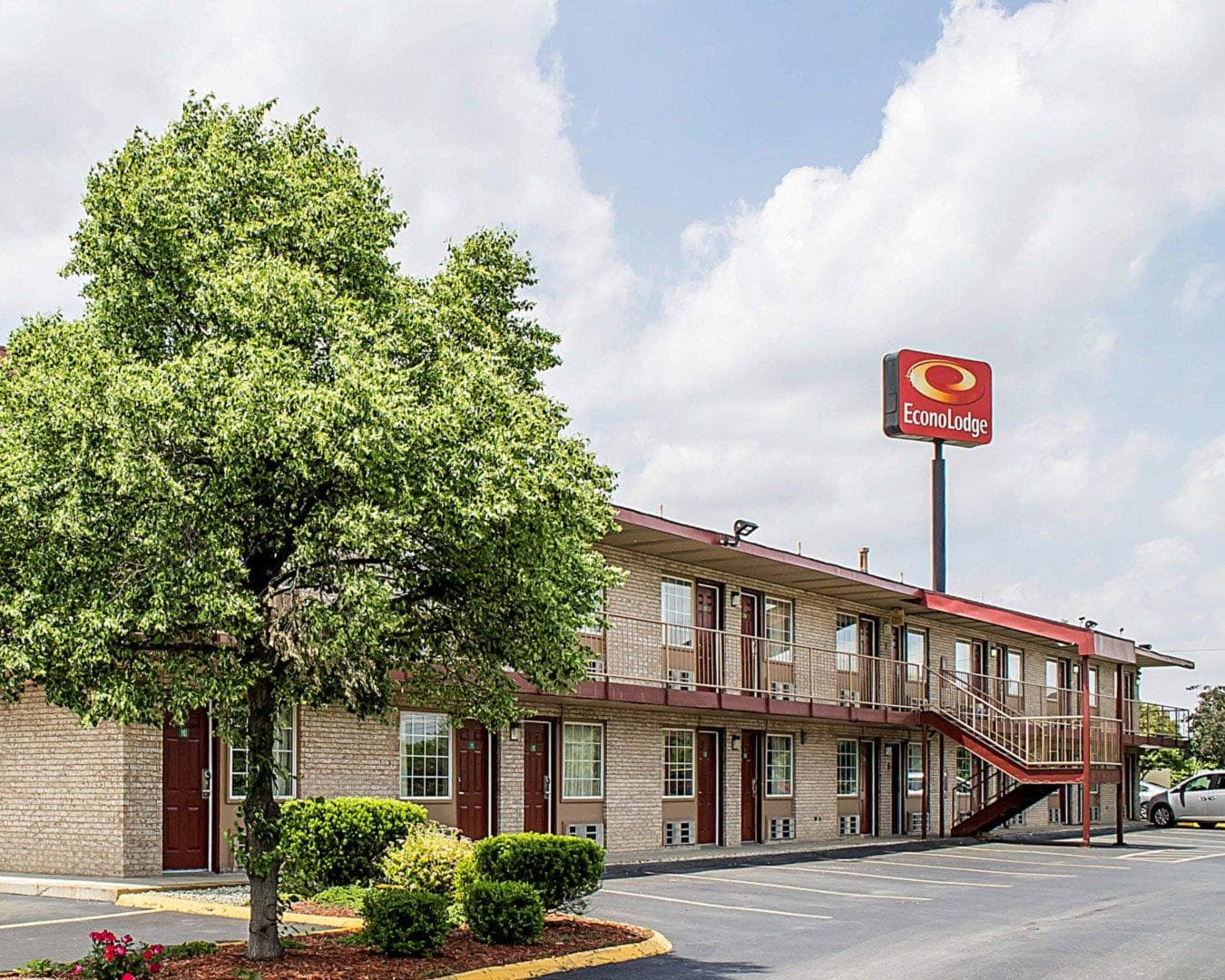 Econo Lodge Columbus West - Image 1