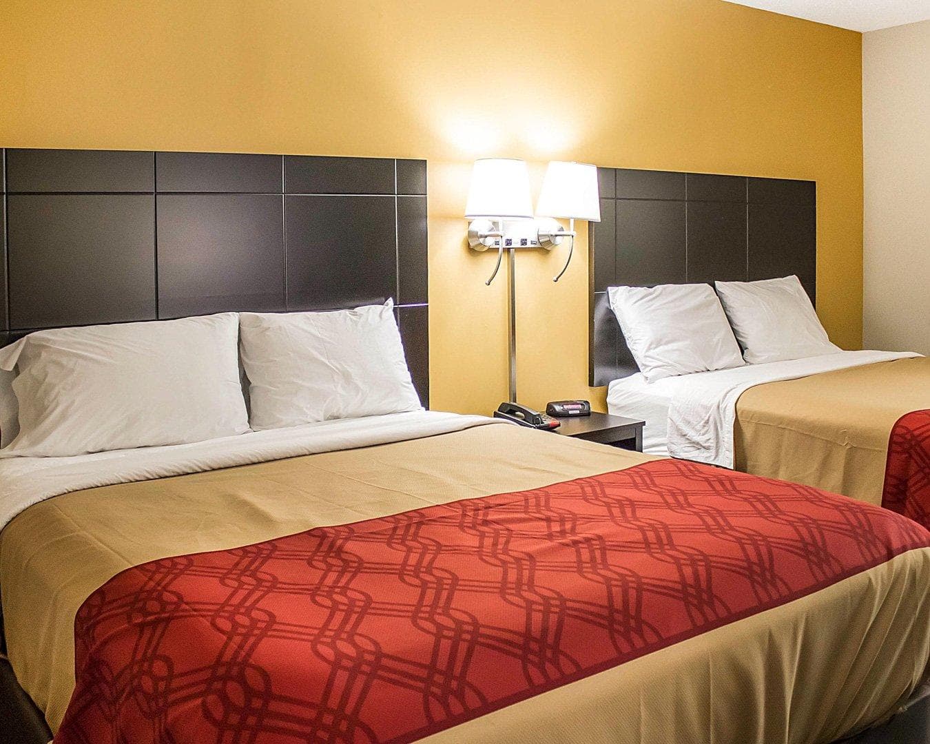 Econo Lodge Columbus West — 6