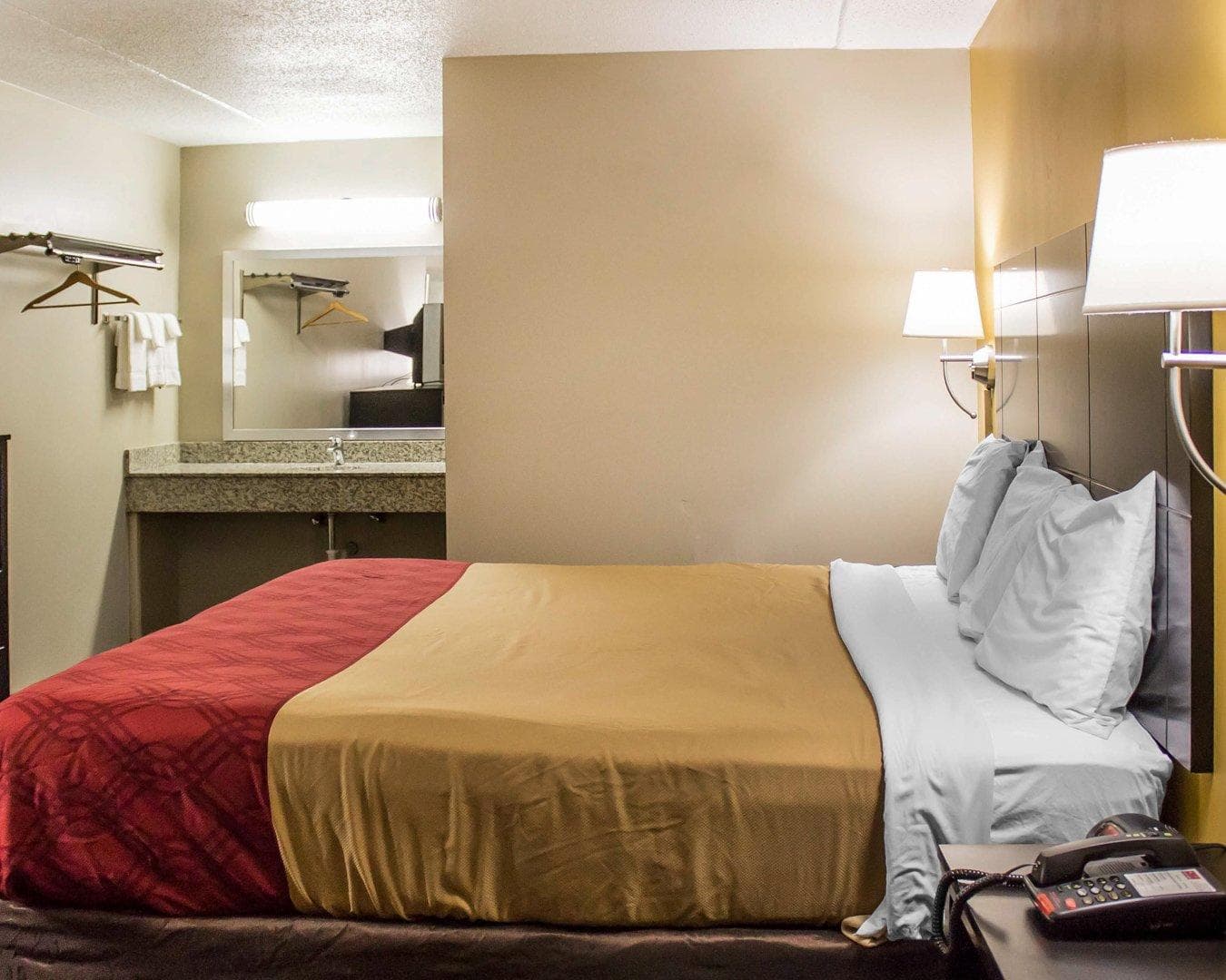 Econo Lodge Columbus West - Image 2