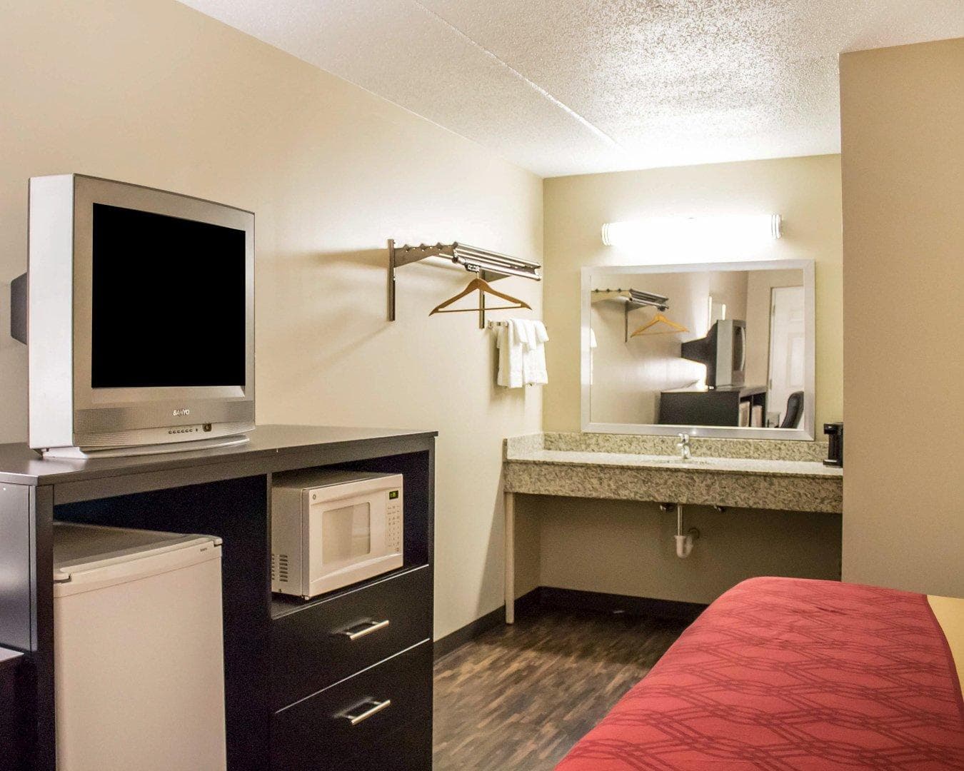 Econo Lodge Columbus West - Image 3