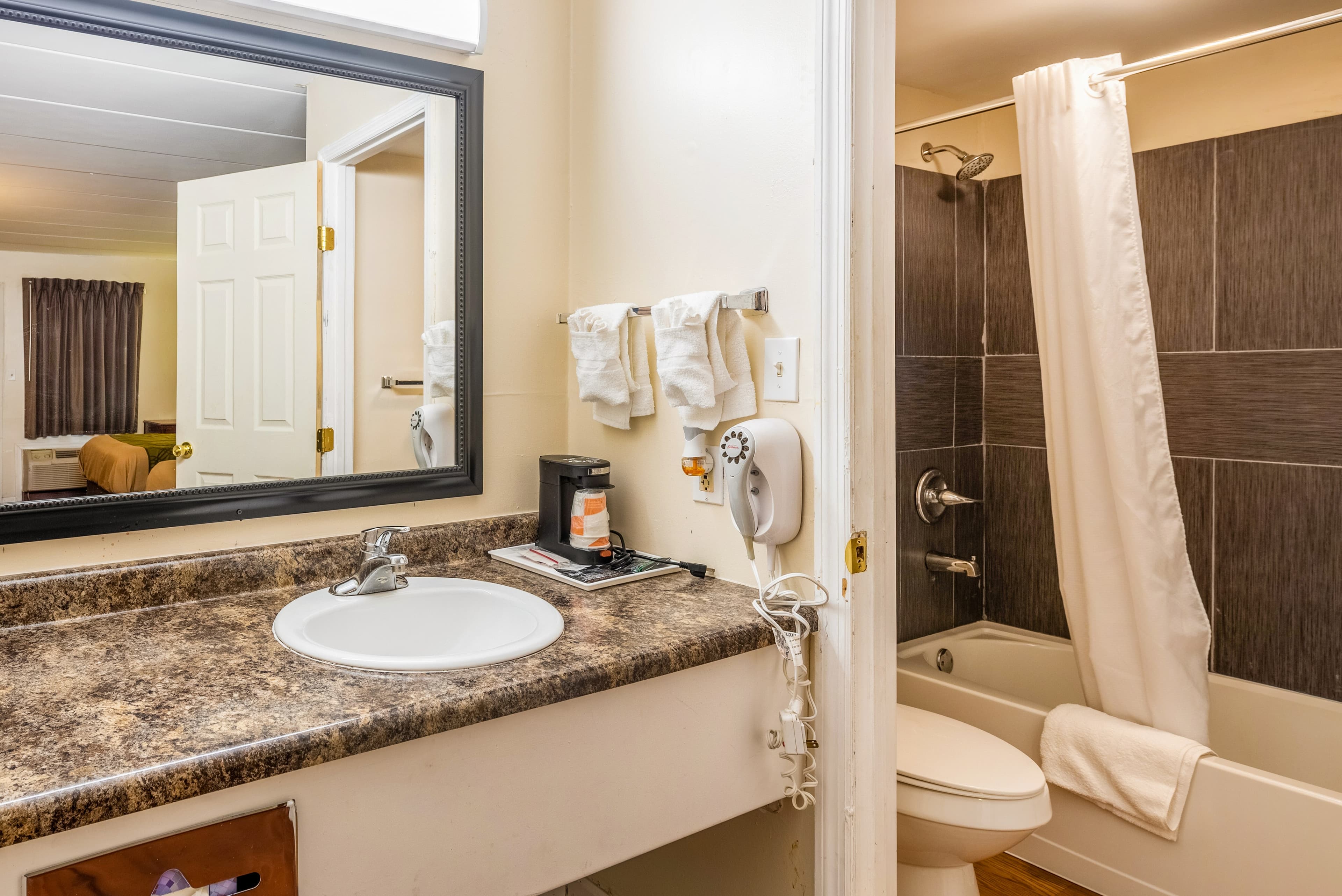 Econo Lodge Franklin - Springboro — 23