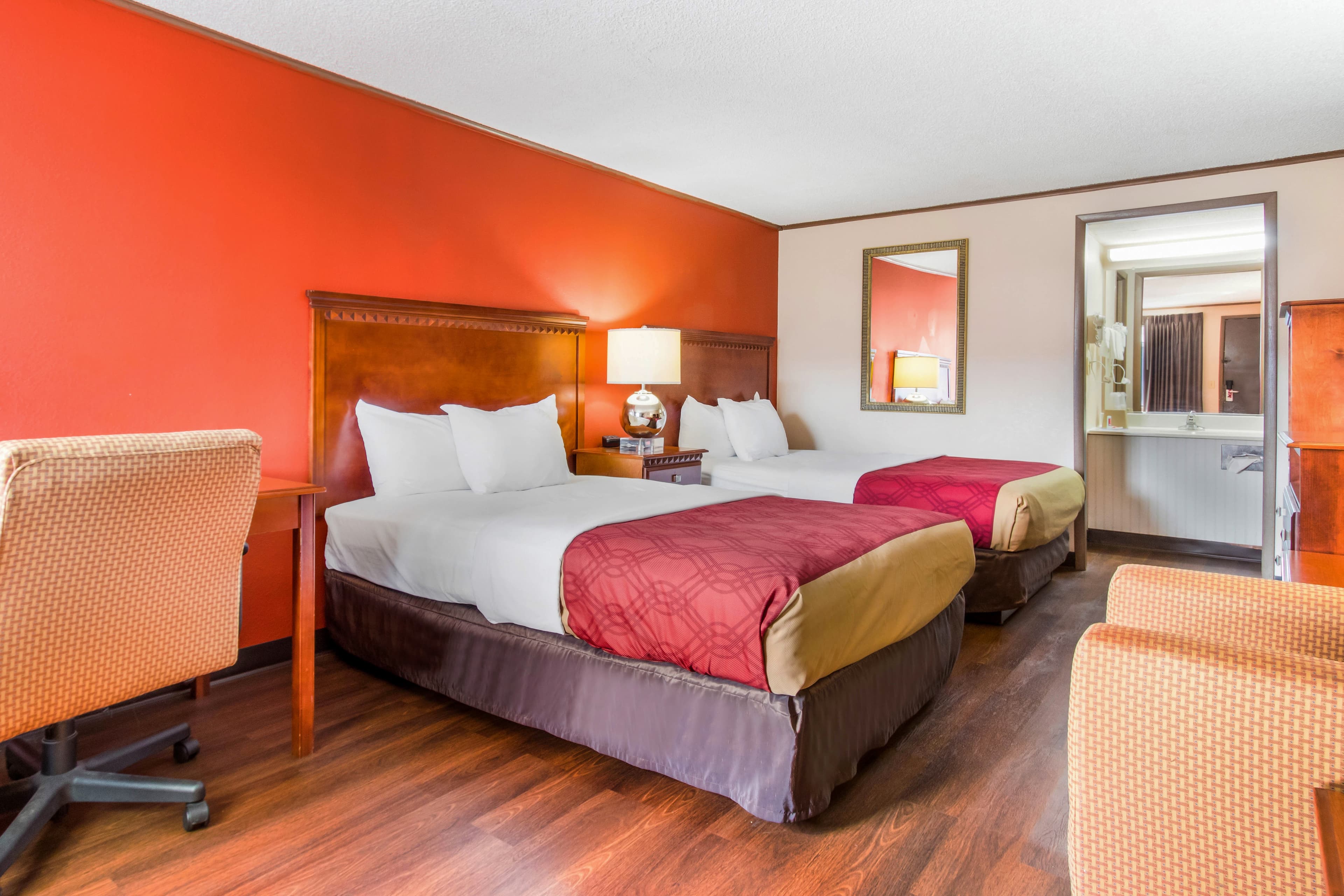 Econo Lodge - Image 2