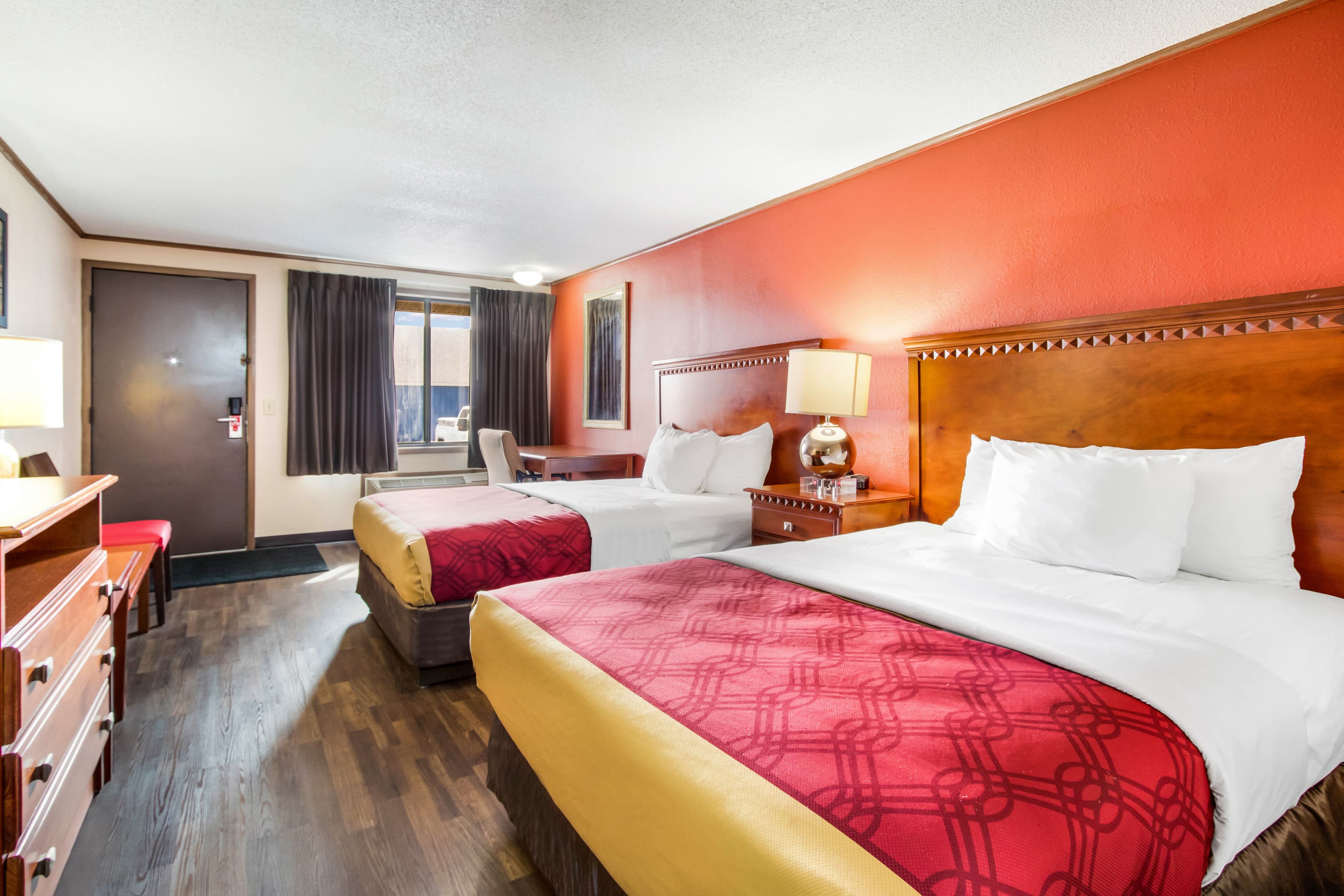 Econo Lodge — 6