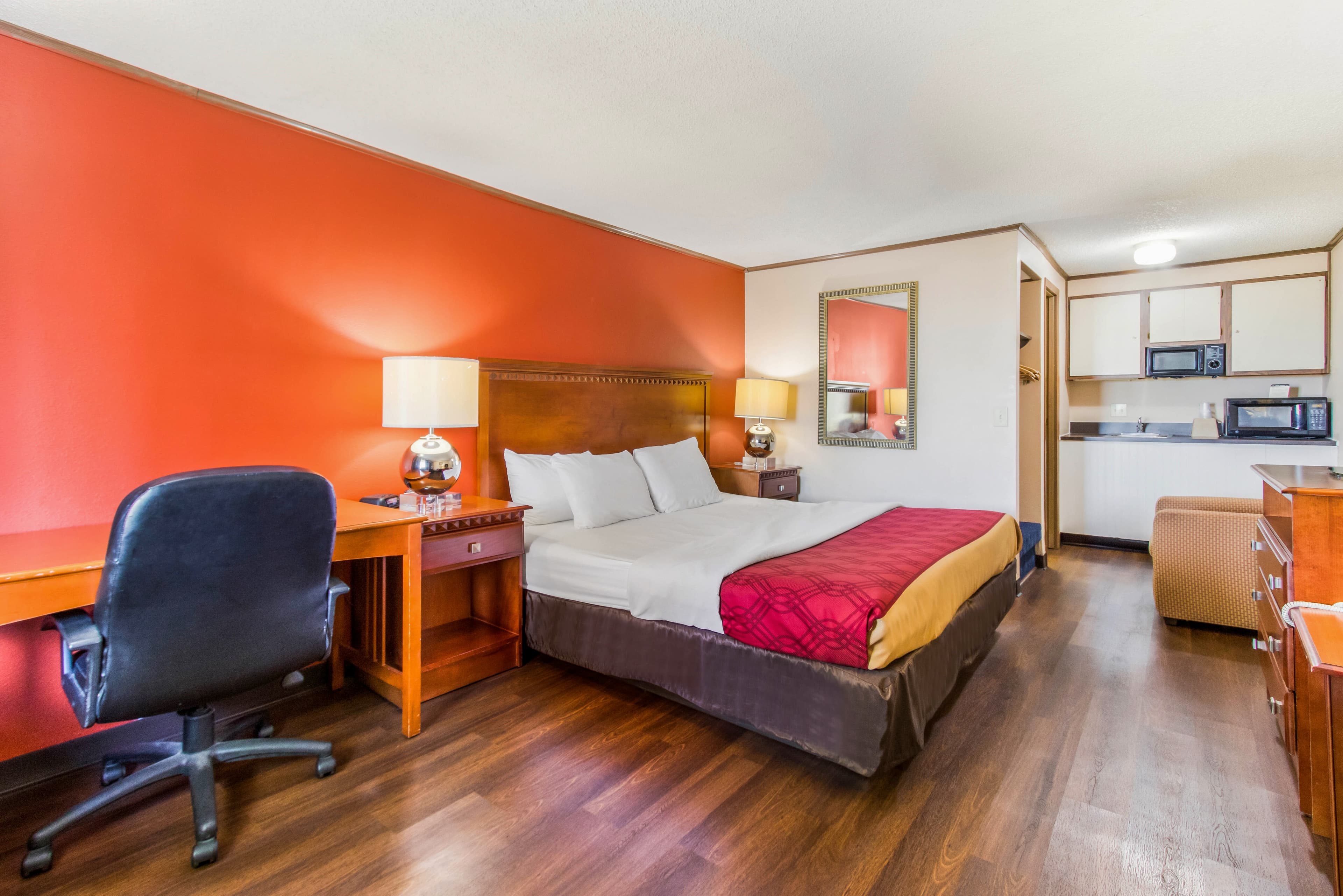 Econo Lodge — 14