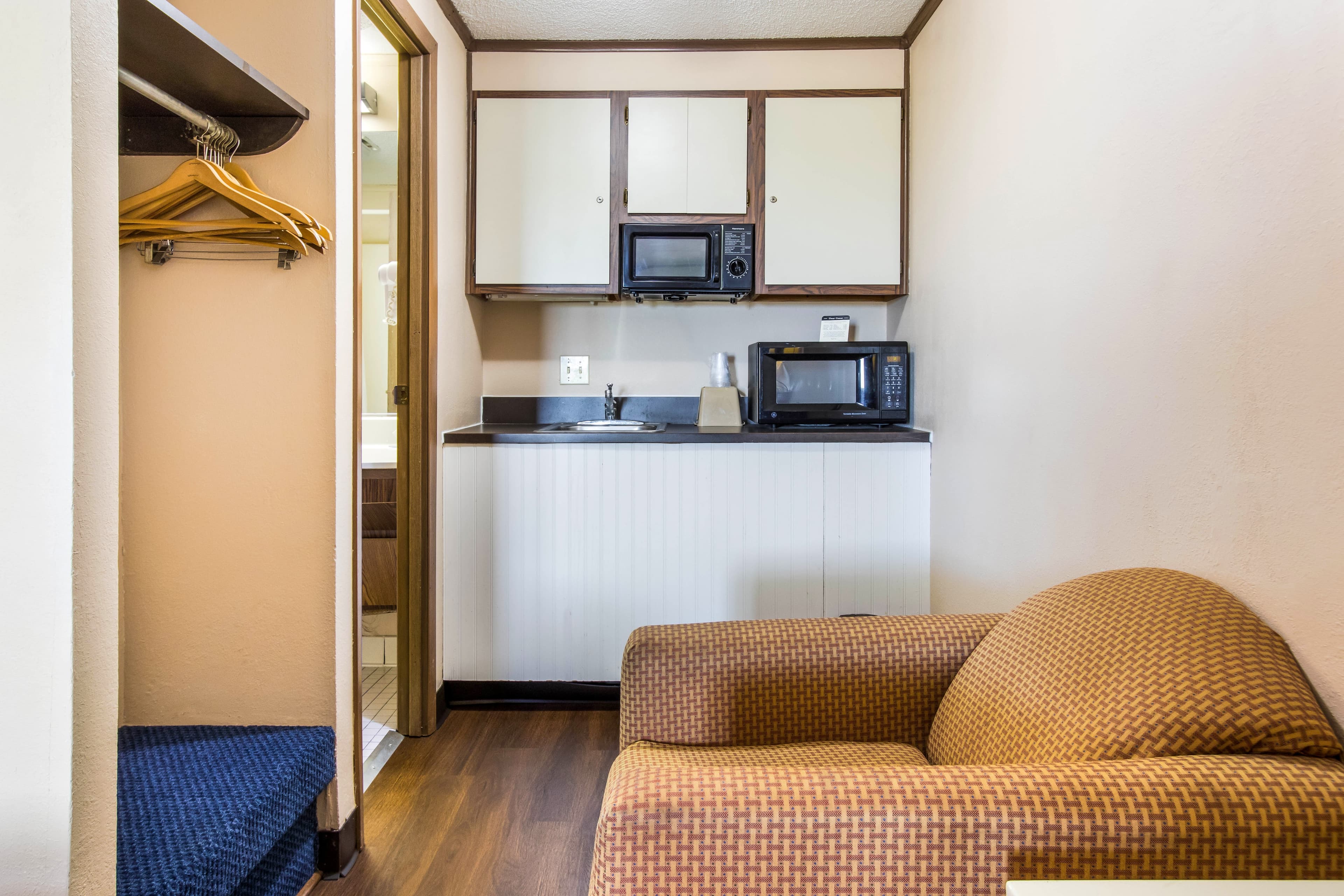 Econo Lodge — 15