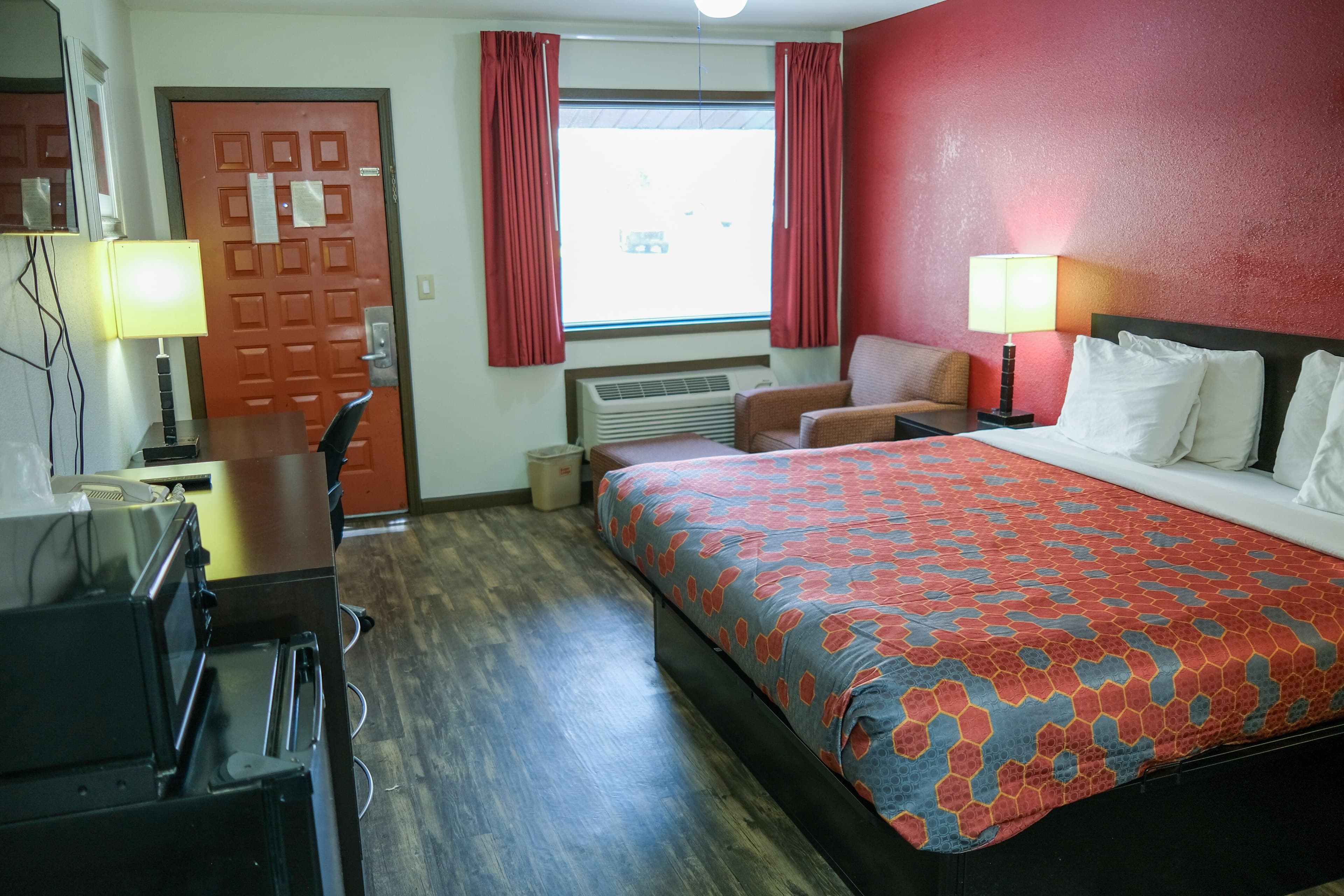 Econo Lodge Wooster — 7