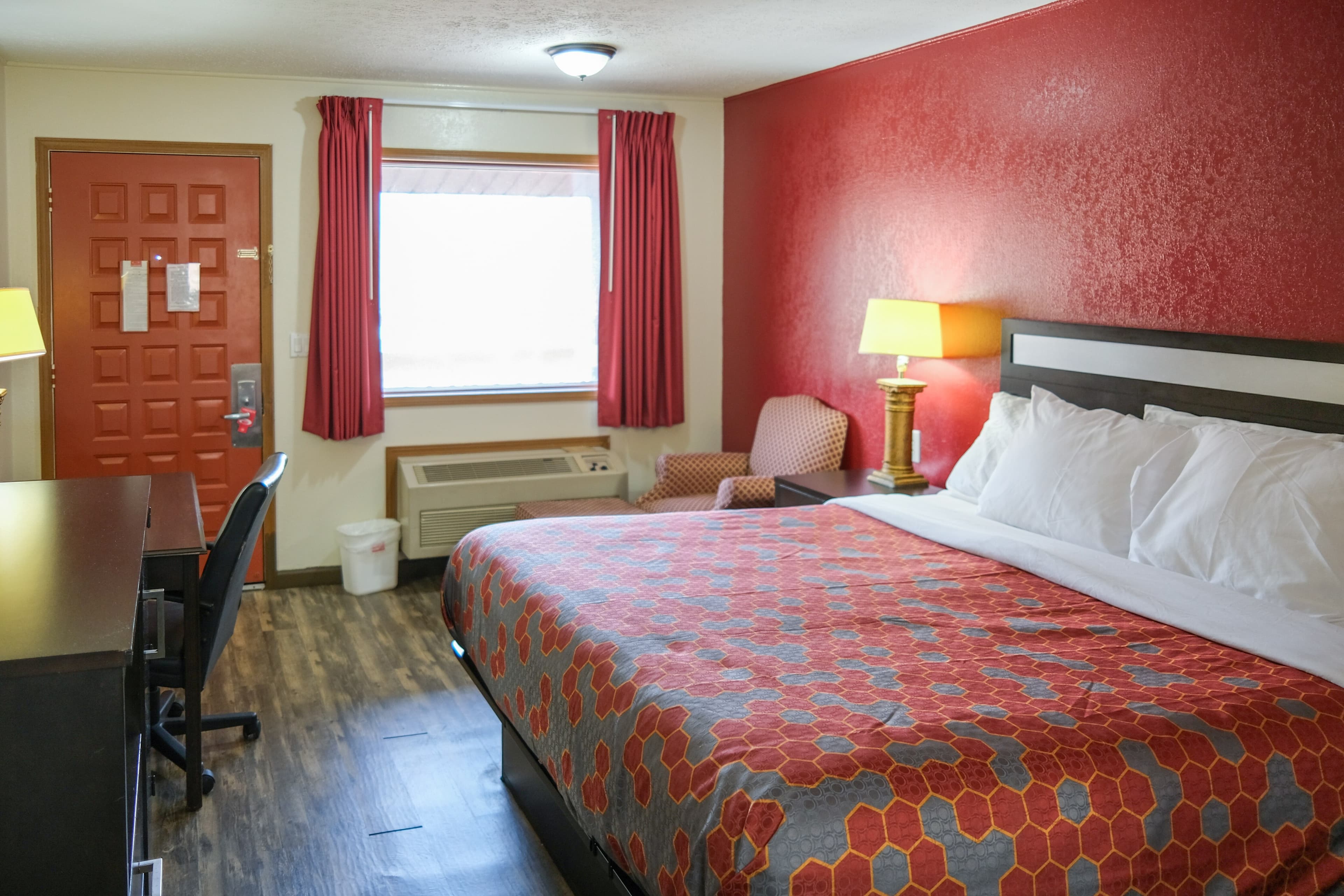 Econo Lodge Wooster — 8