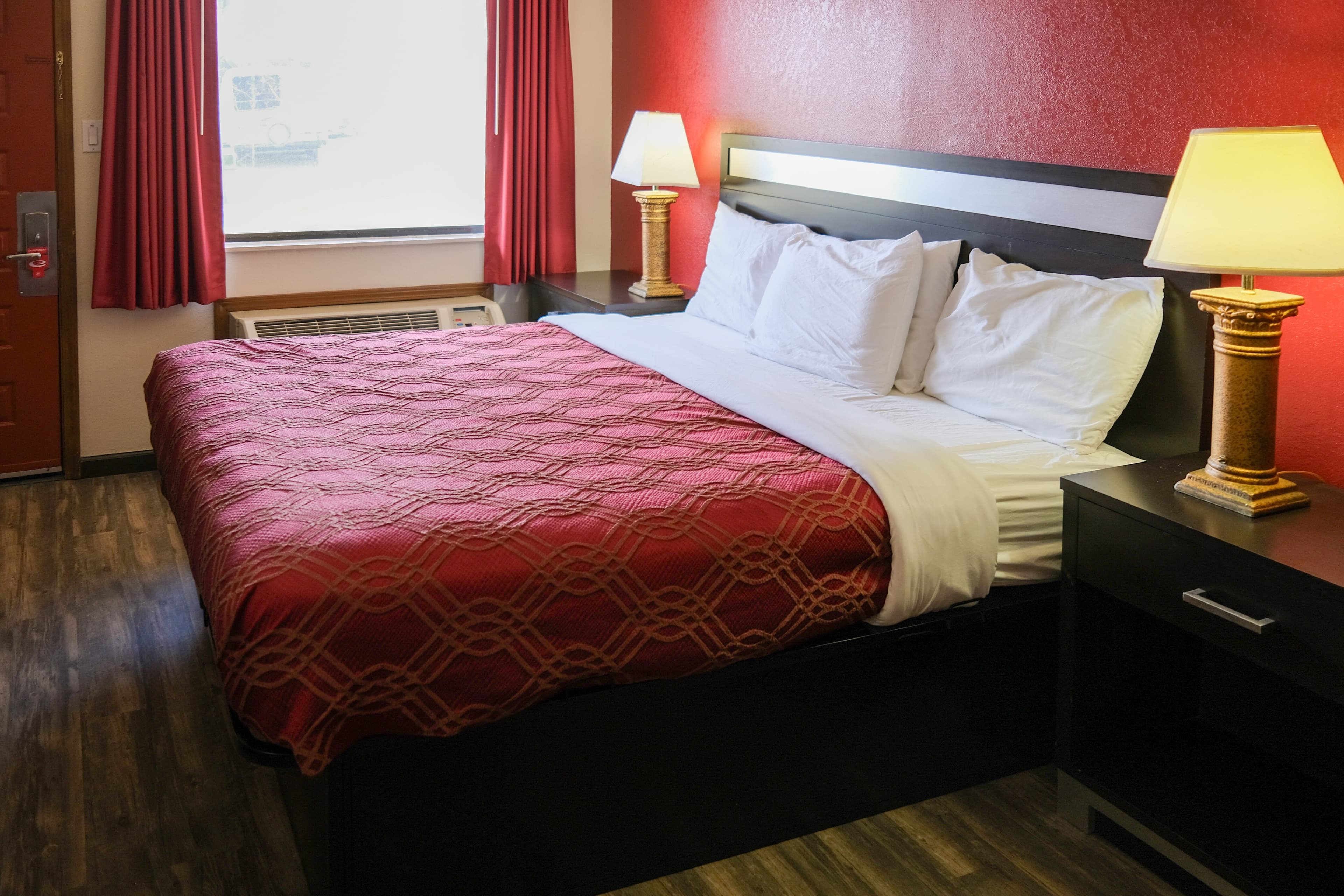 Econo Lodge Wooster — 14
