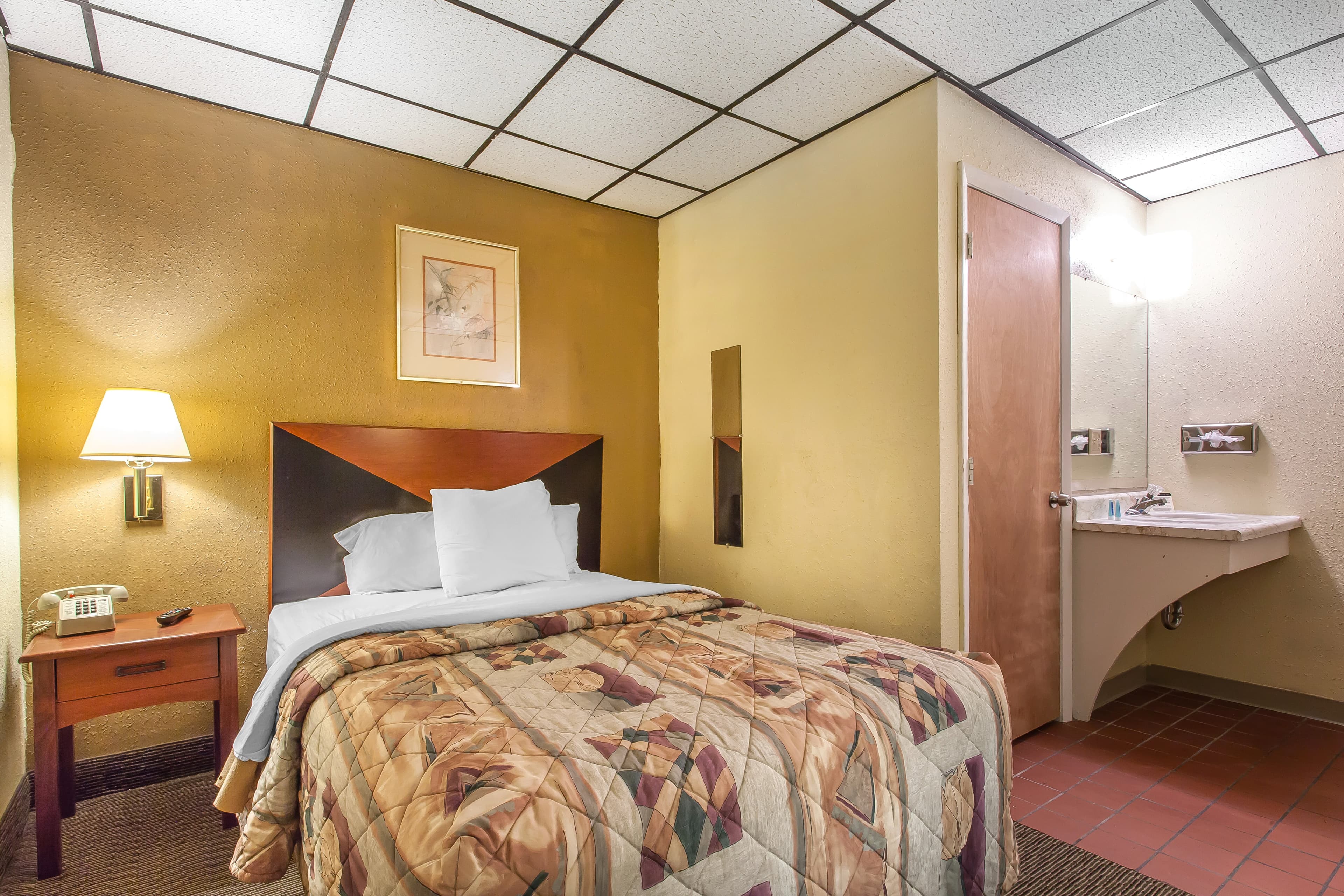 Rodeway Inn Sandusky North - Image 2
