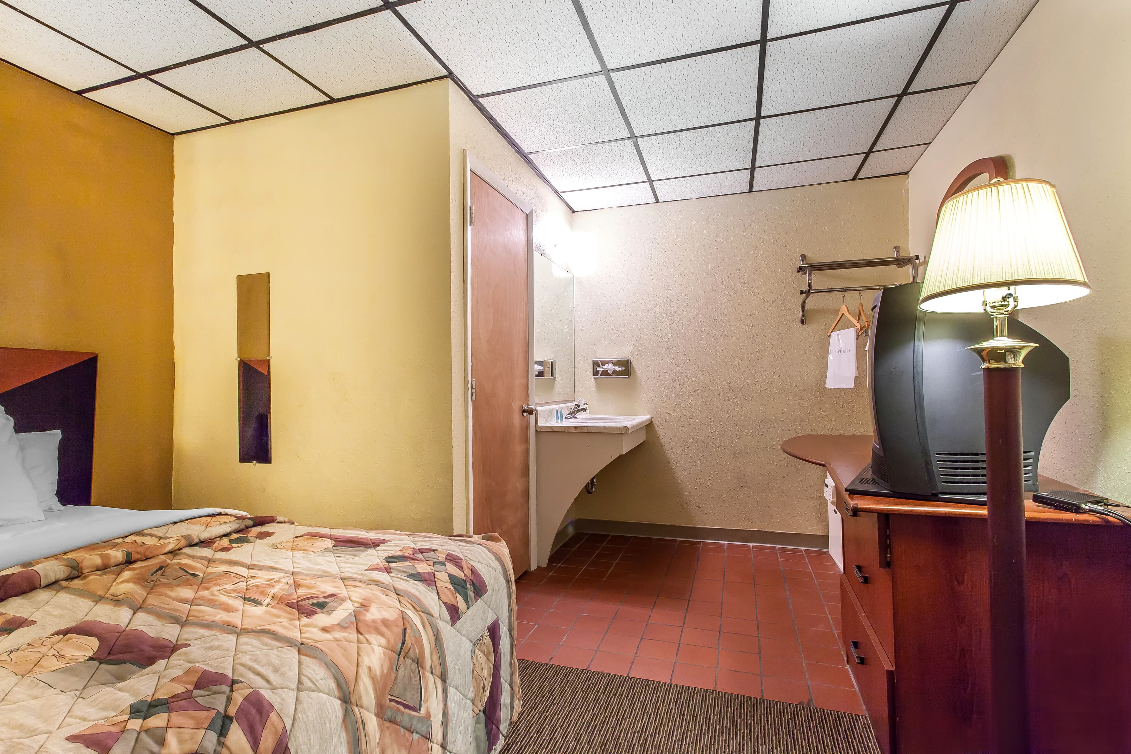 Rodeway Inn Sandusky North - Image 3