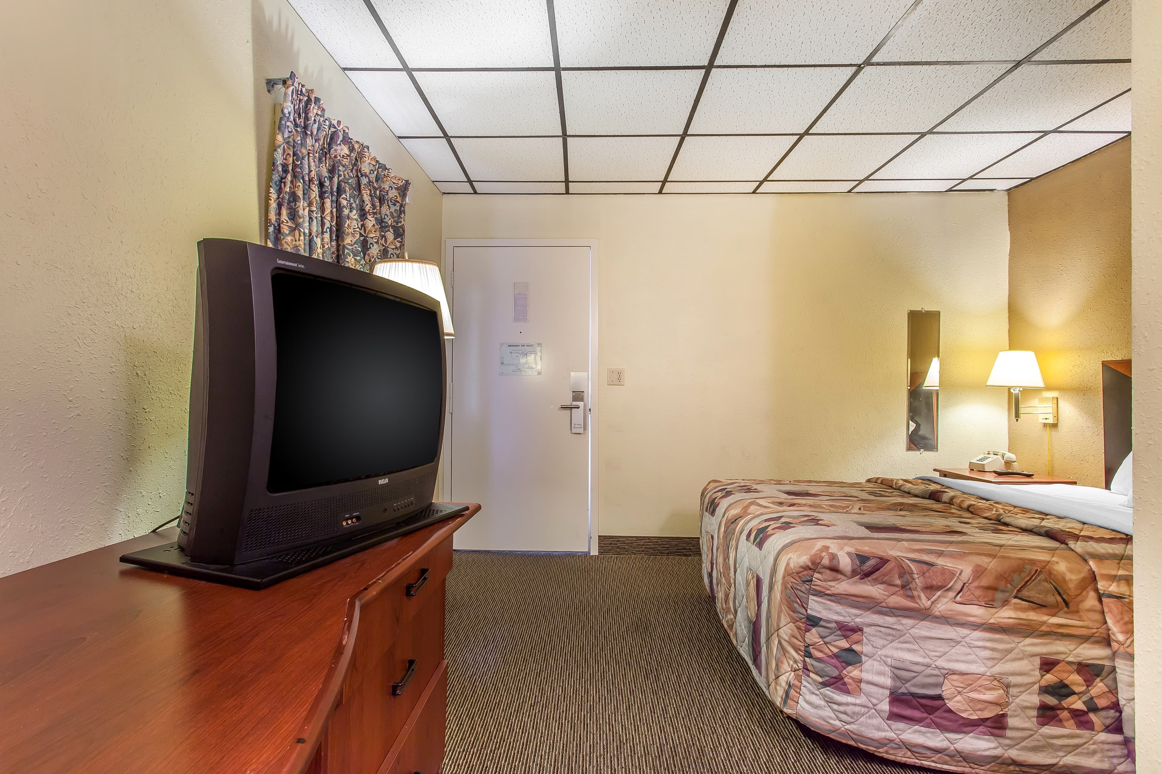 Rodeway Inn Sandusky North - Image 4