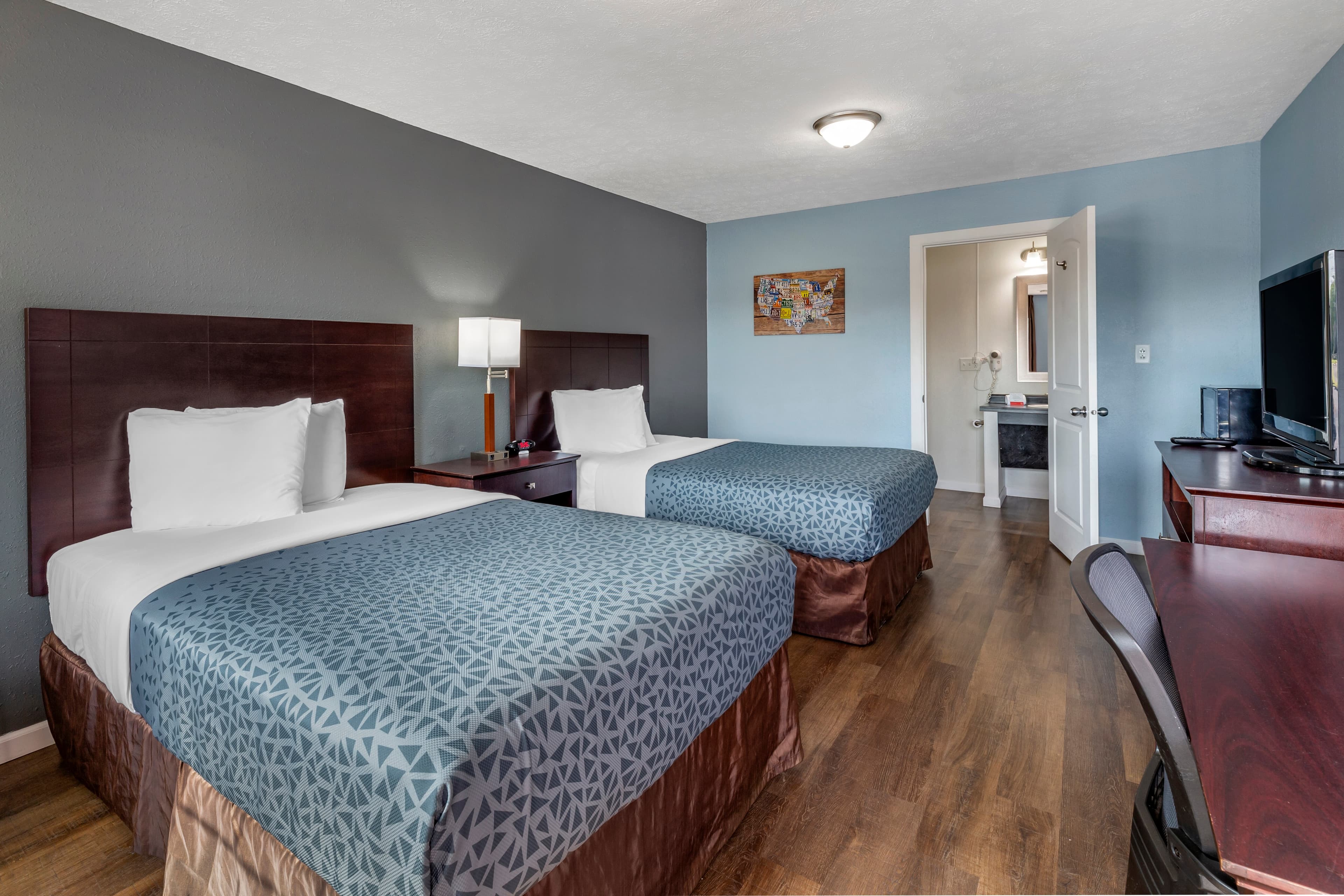 Econo Lodge Inn & Suites Sandusky South - Image 3