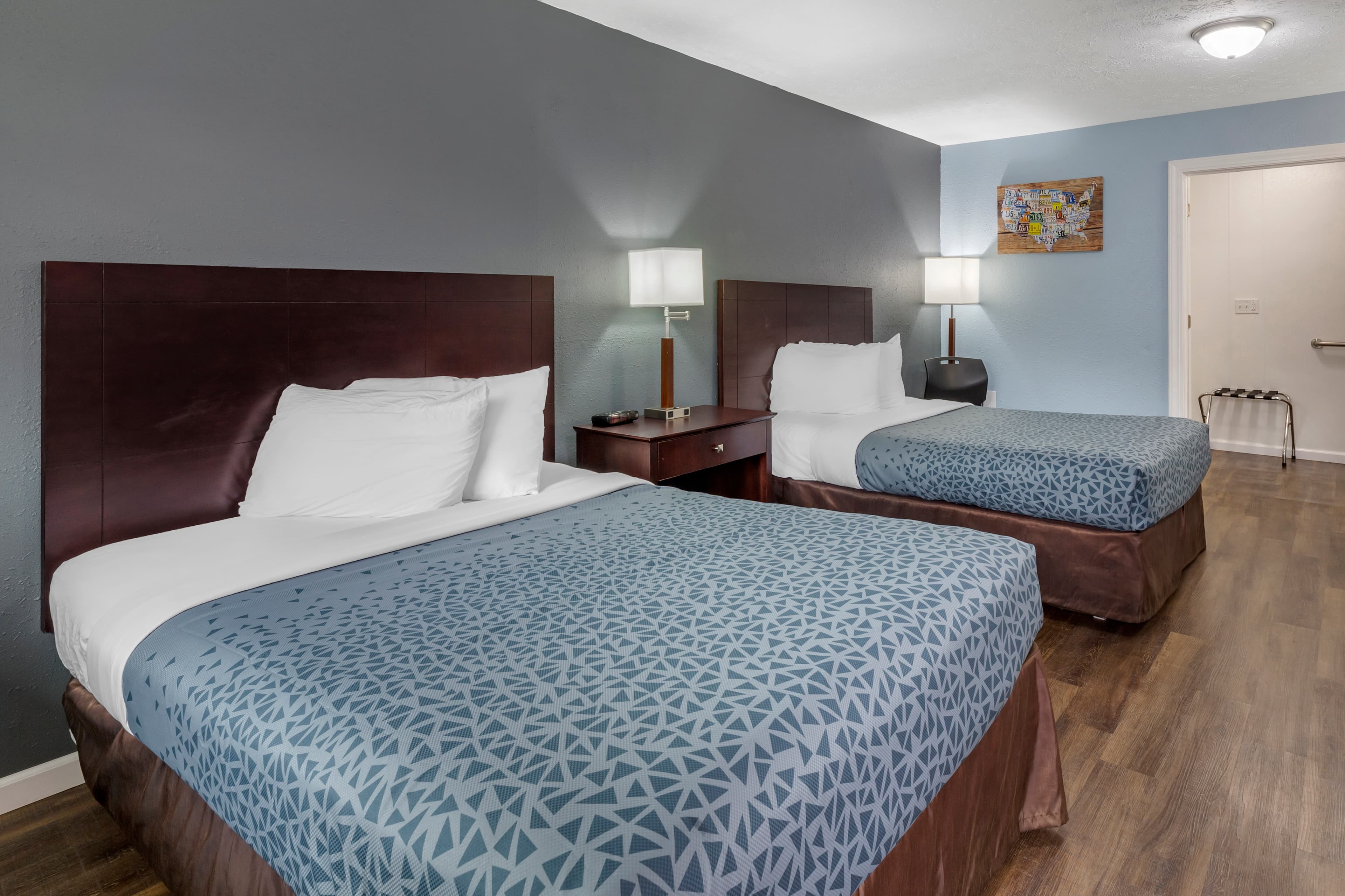 Econo Lodge Inn & Suites Sandusky South - Image 2