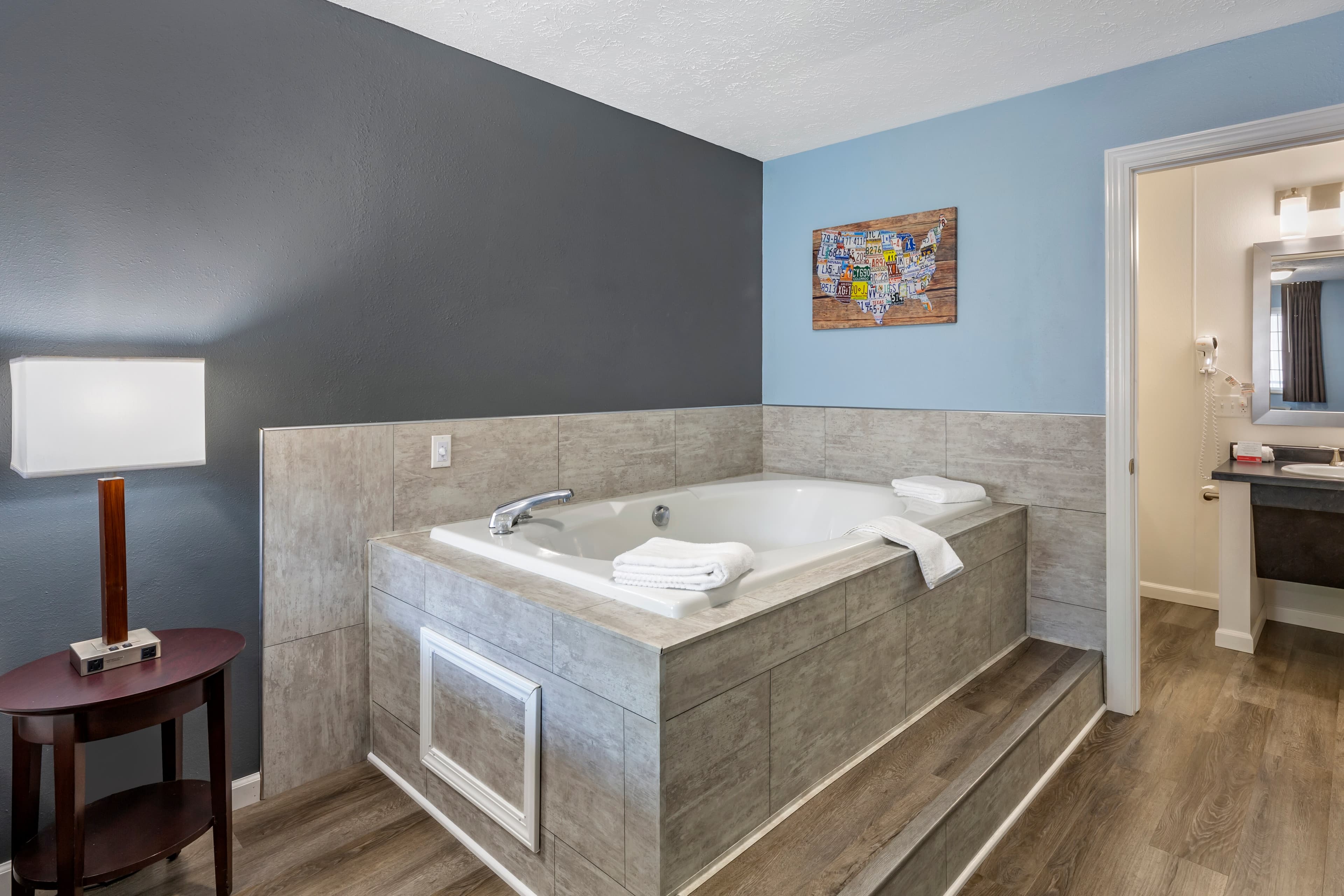 Econo Lodge Inn & Suites Sandusky South — 19