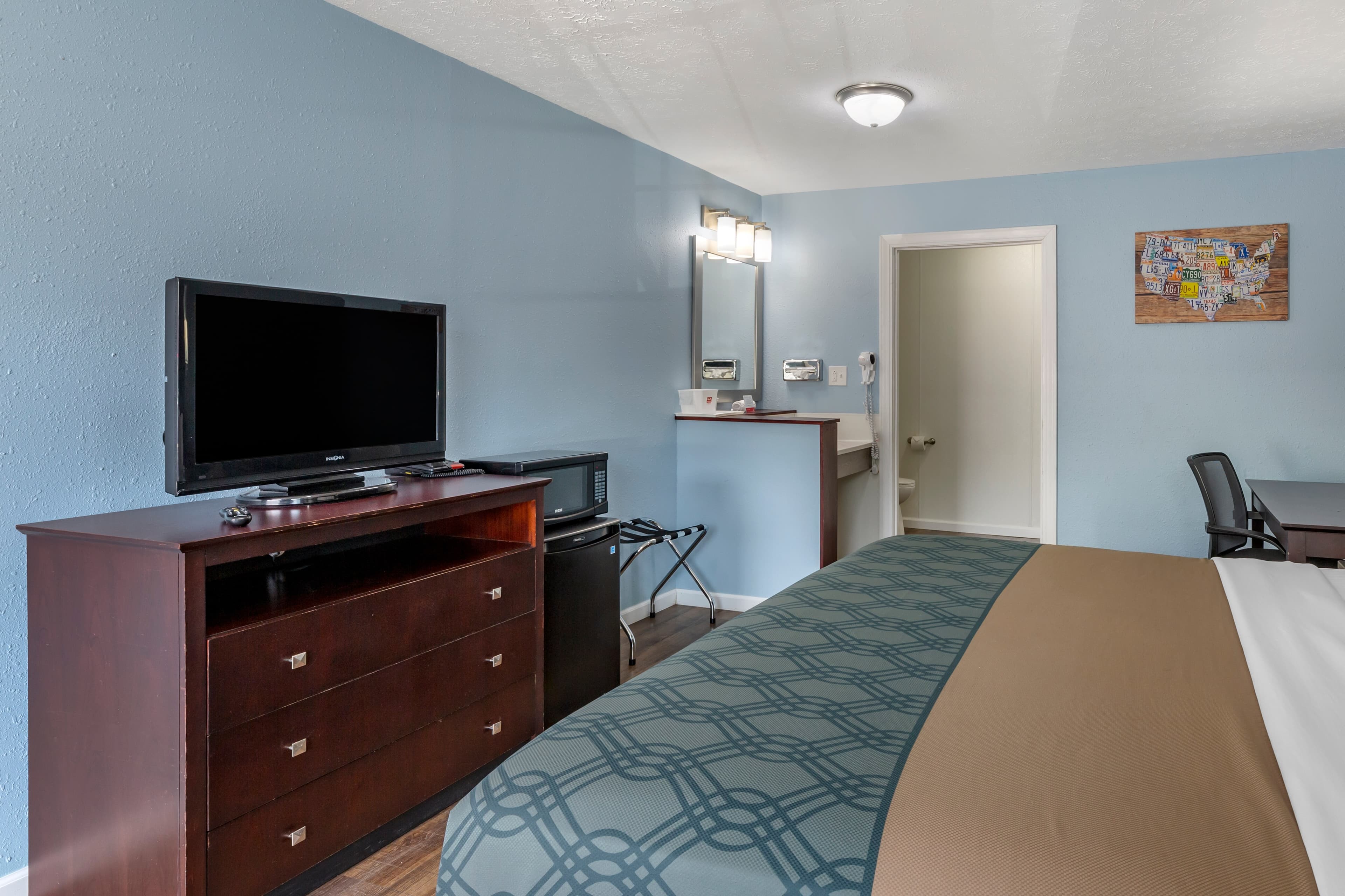 Econo Lodge Inn & Suites Sandusky South — 13