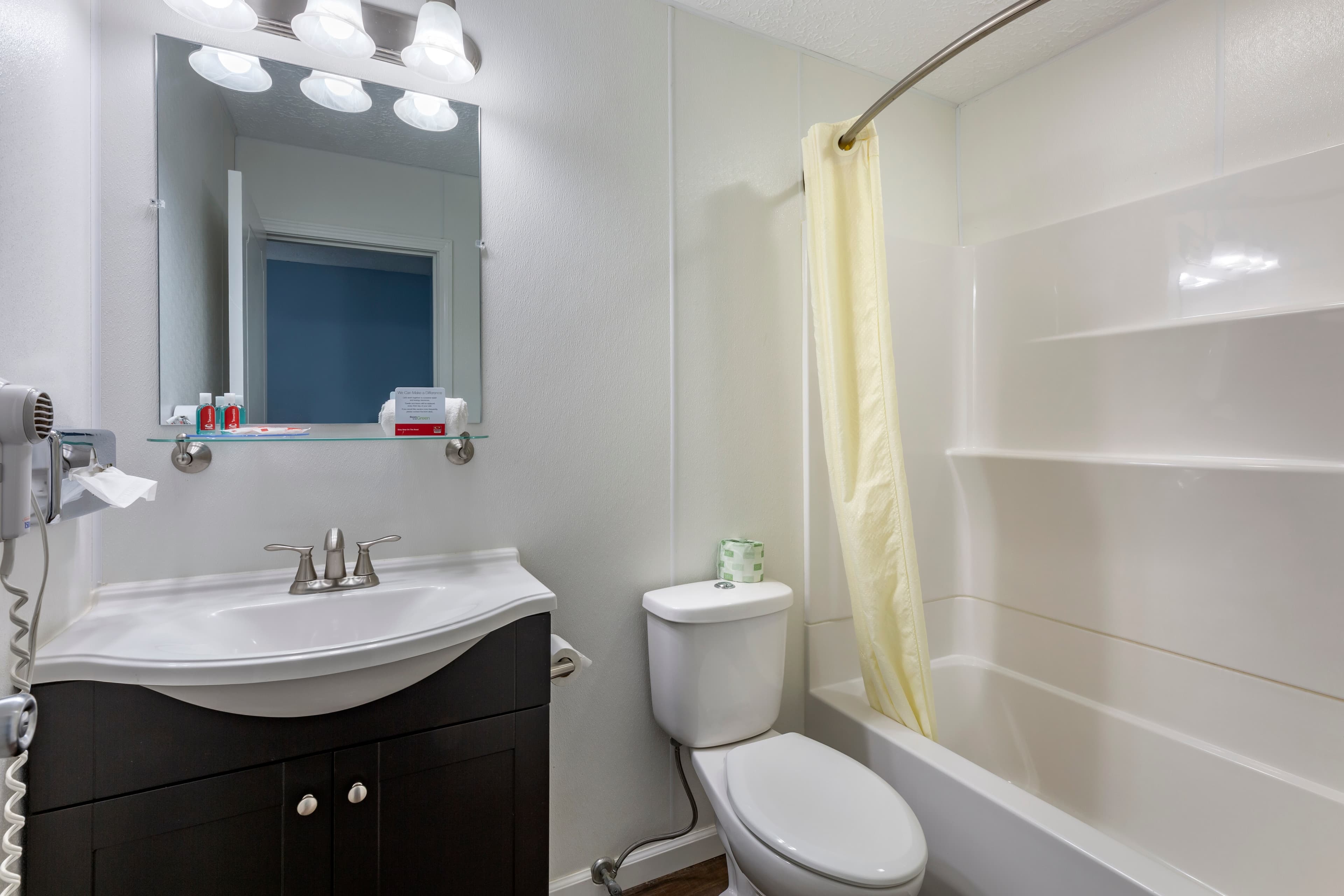 Econo Lodge Inn & Suites Sandusky South — 23