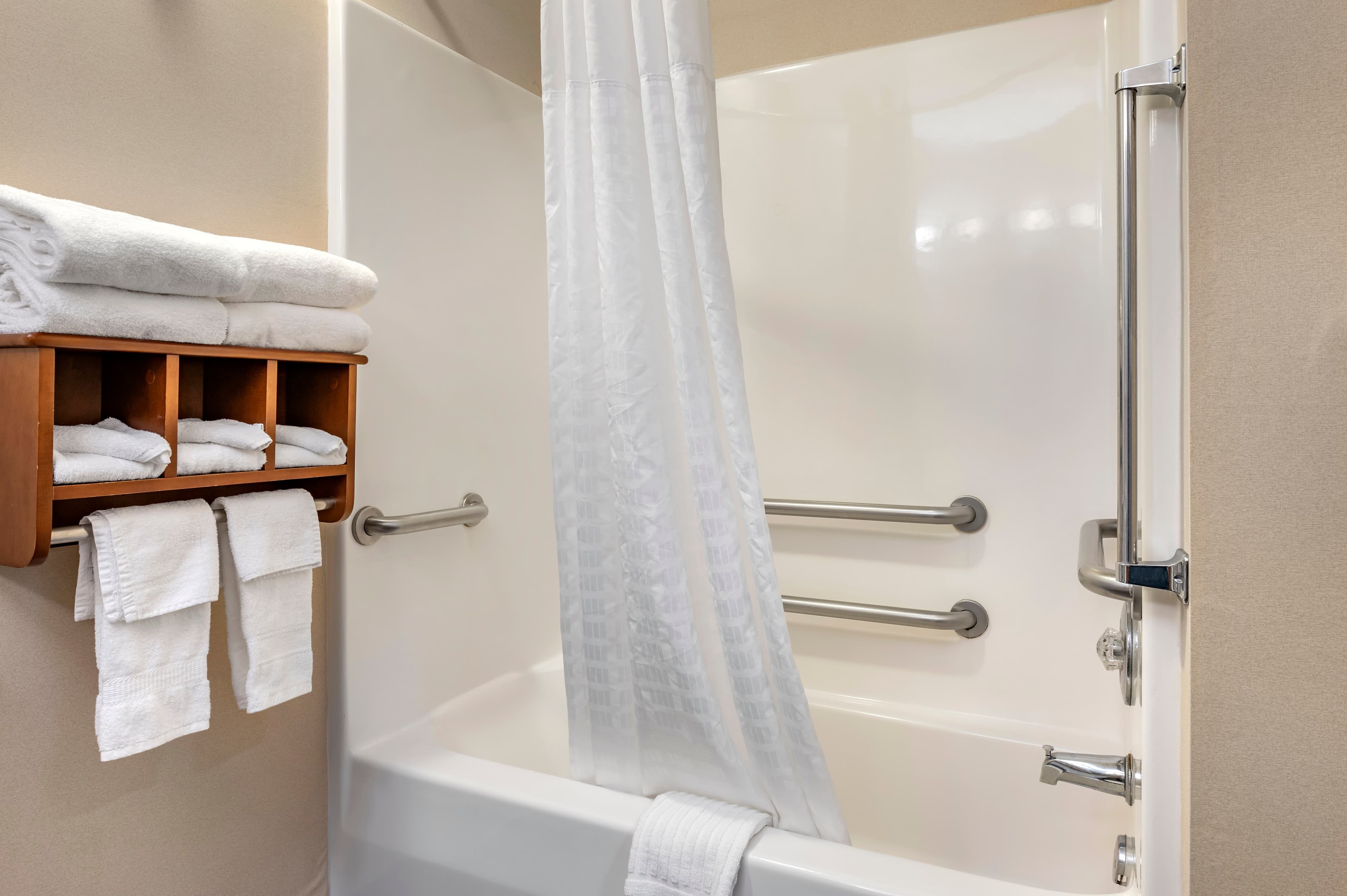 Comfort Suites Columbus West- Hilliard - Image 5