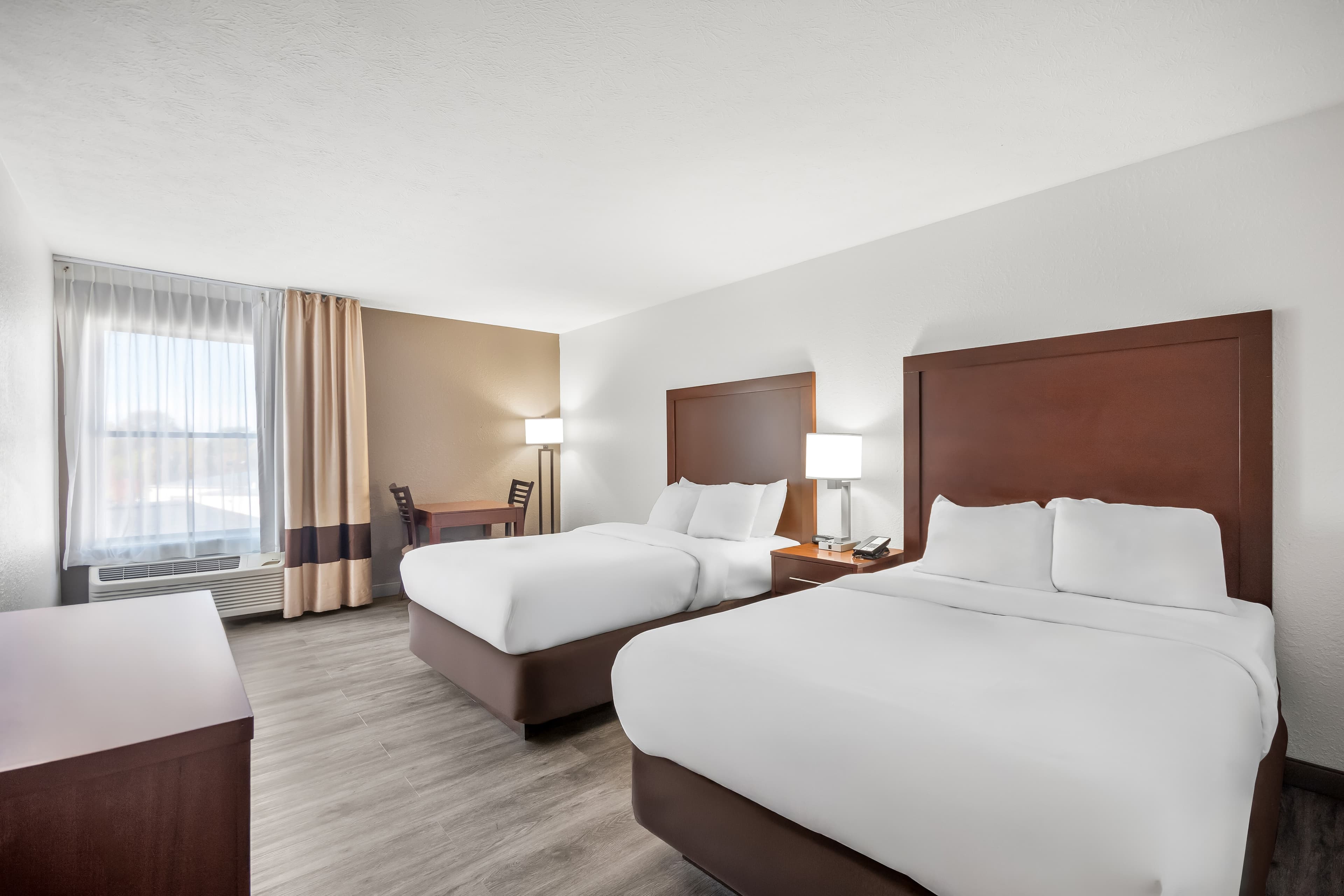 Comfort Inn & Suites Cincinnati Eastgate - Image 2