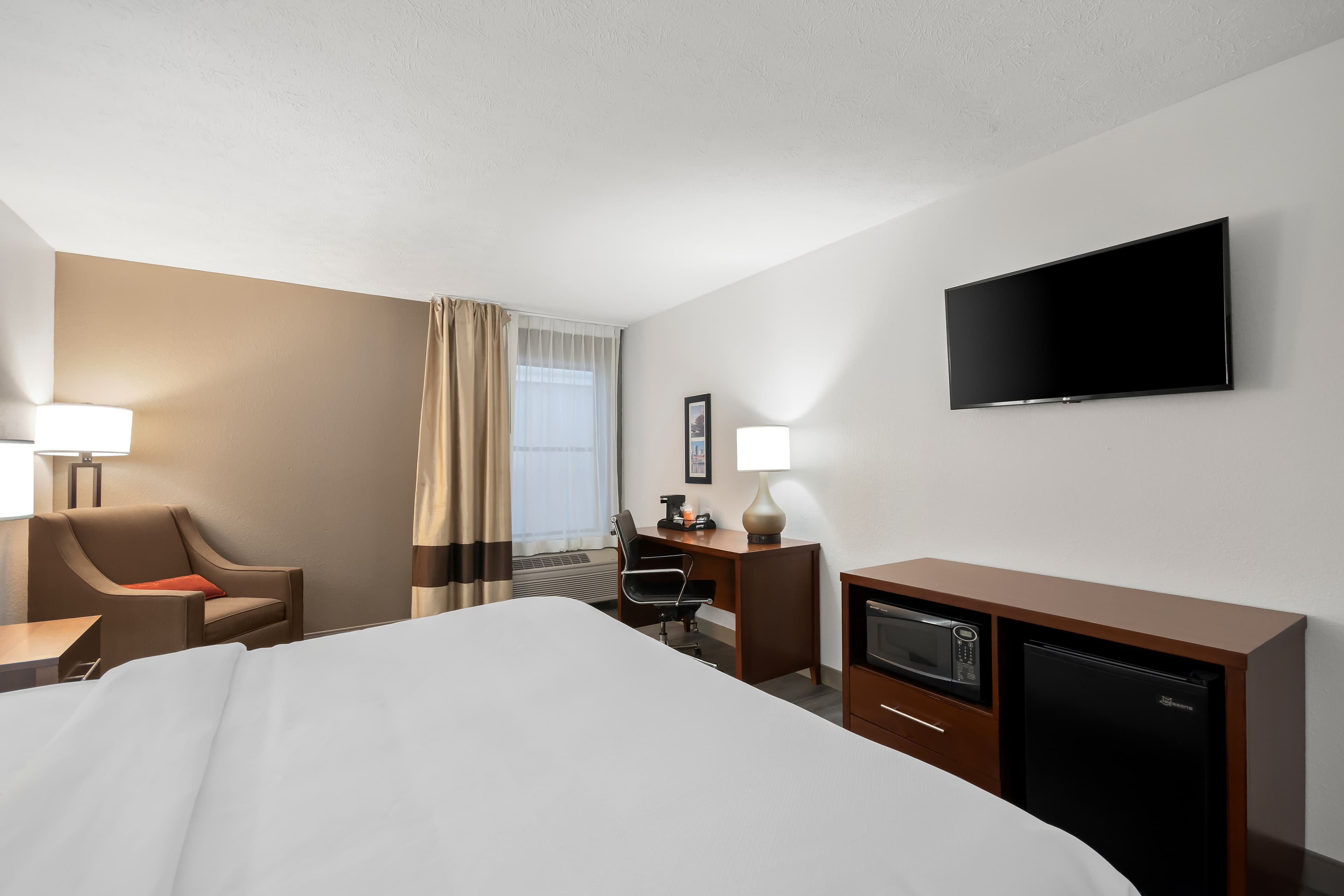 Comfort Inn & Suites Cincinnati Eastgate — 8