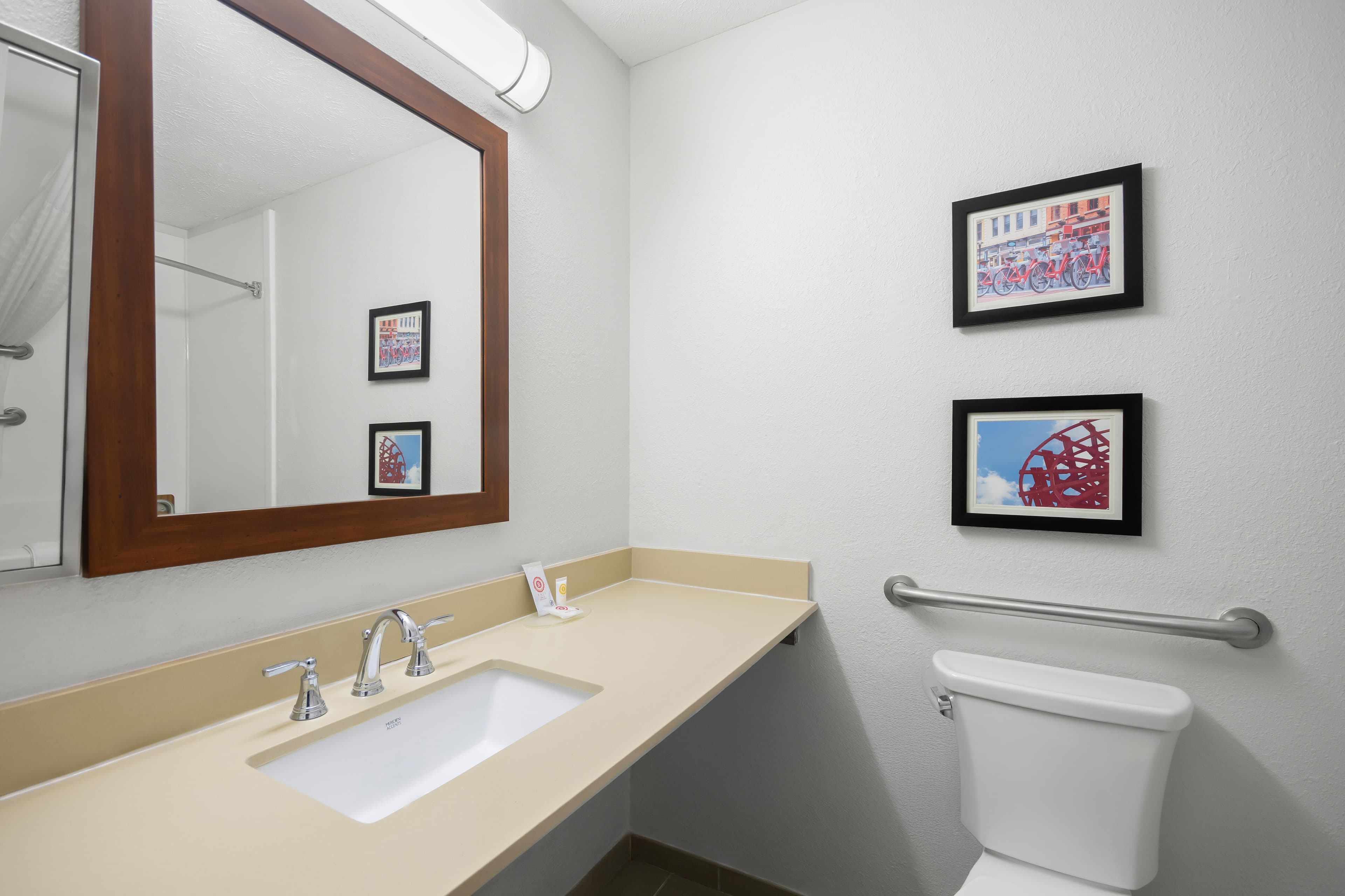 Comfort Inn & Suites Cincinnati Eastgate — 9