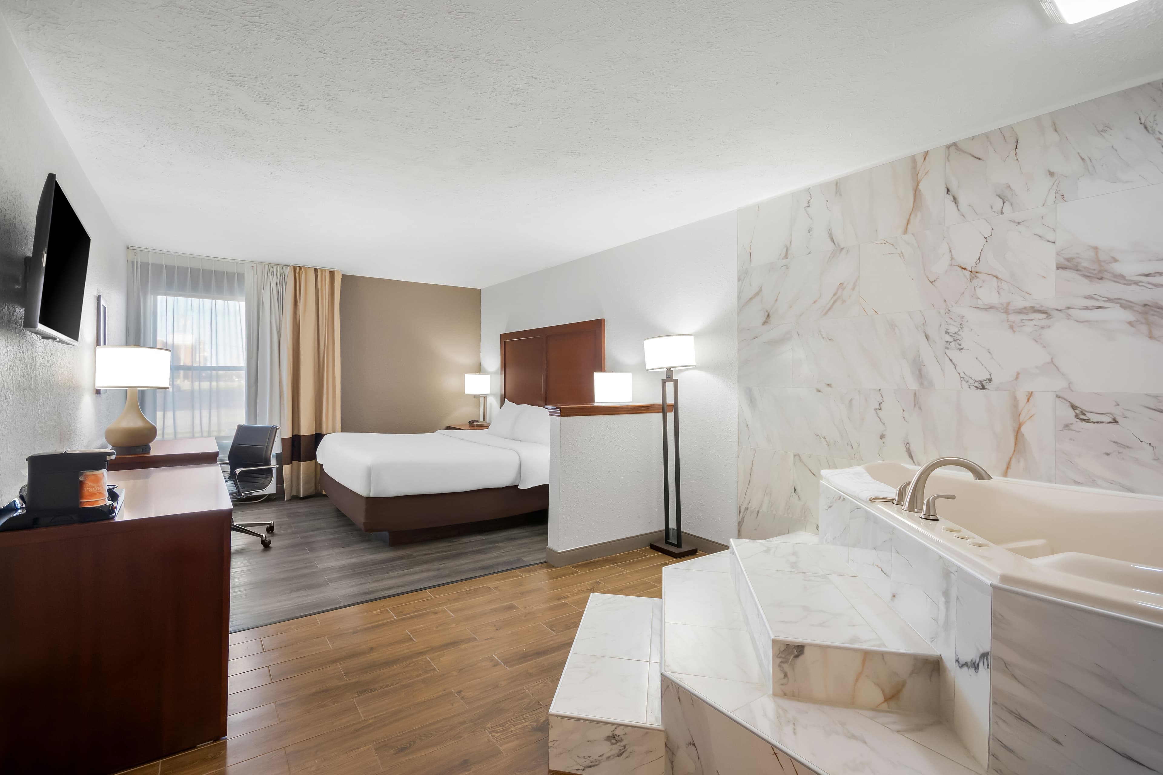 Comfort Inn & Suites Cincinnati Eastgate — 16