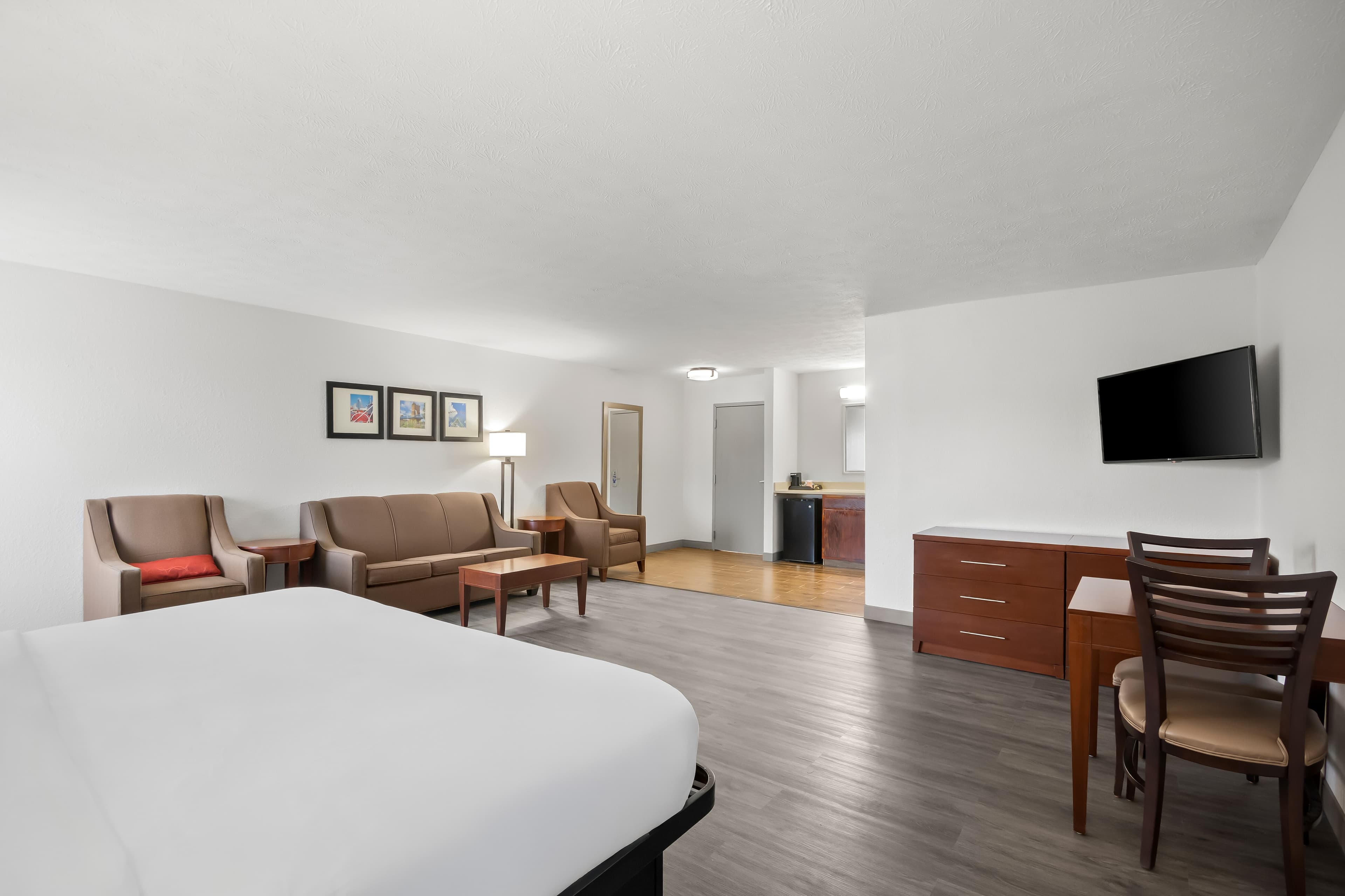 Comfort Inn & Suites Cincinnati Eastgate — 23