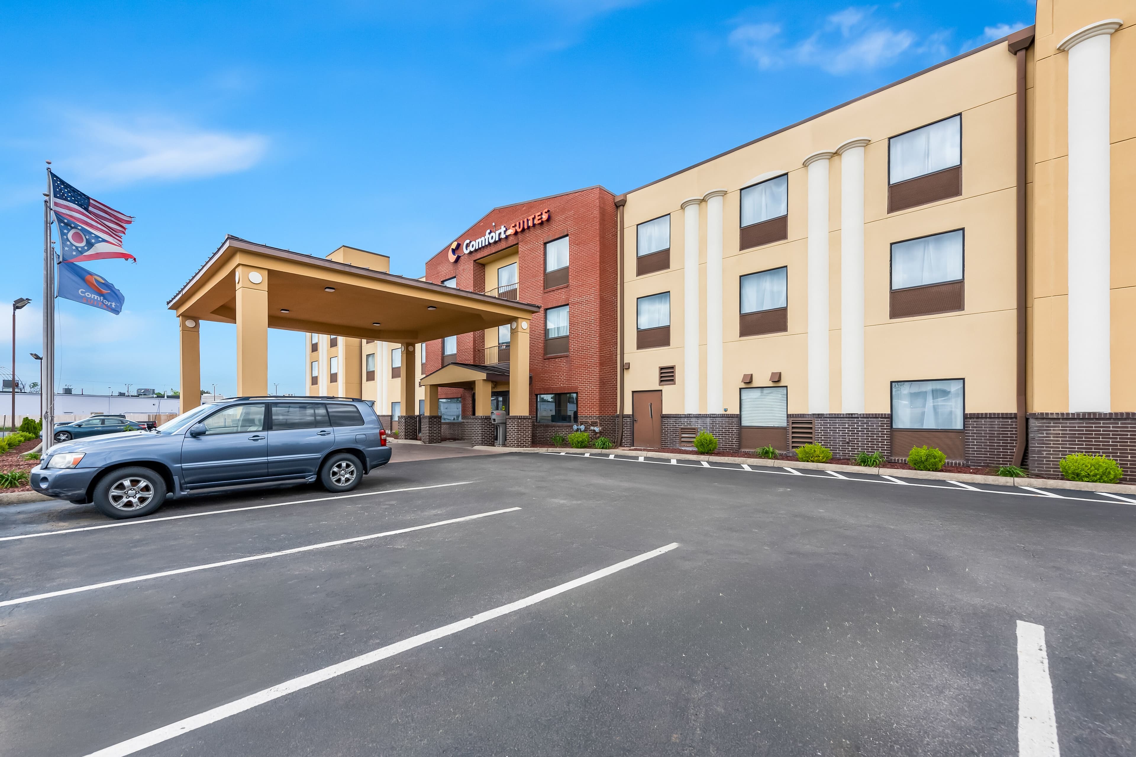 Comfort Suites Columbus - Image 1
