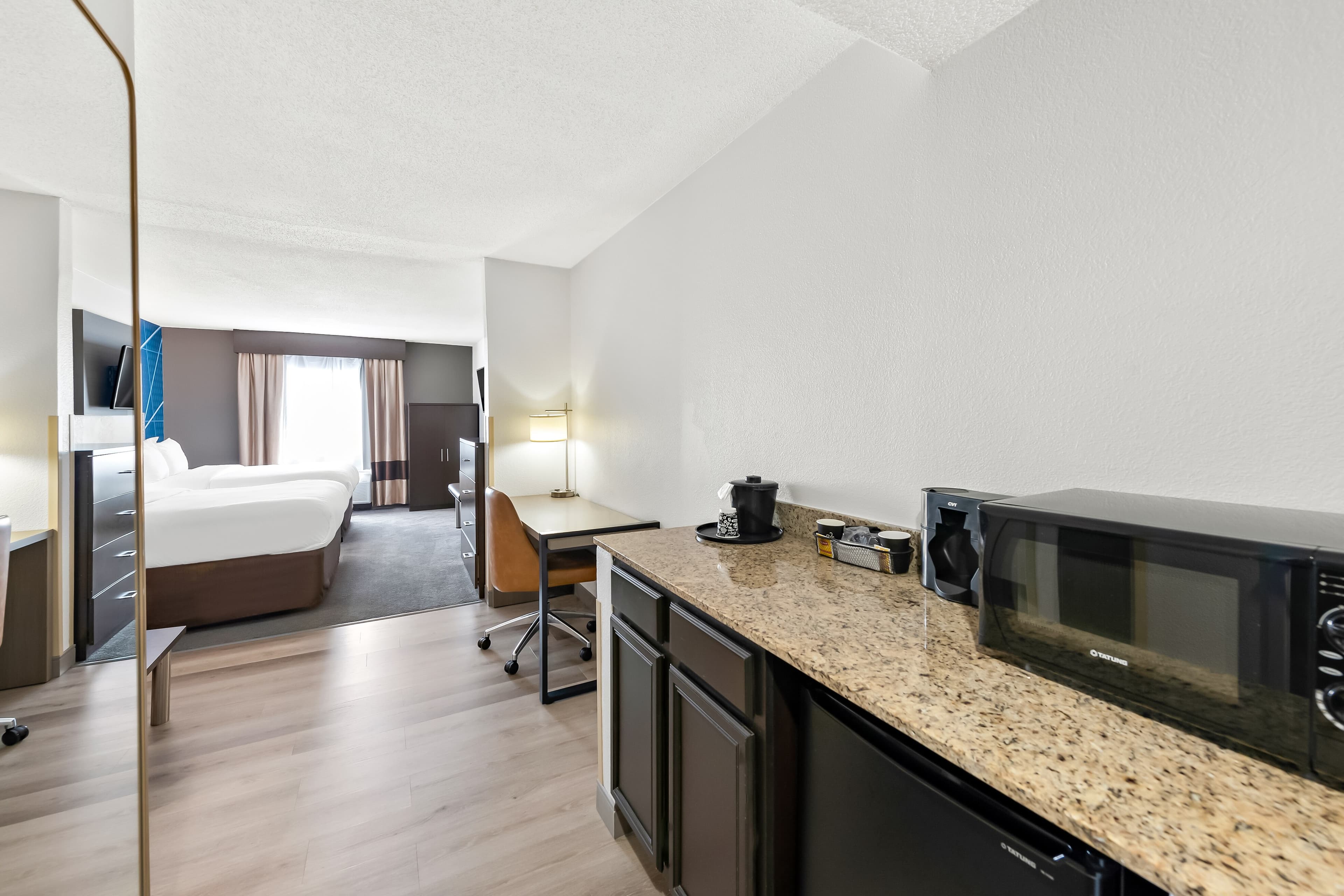 Comfort Suites Columbus — 16
