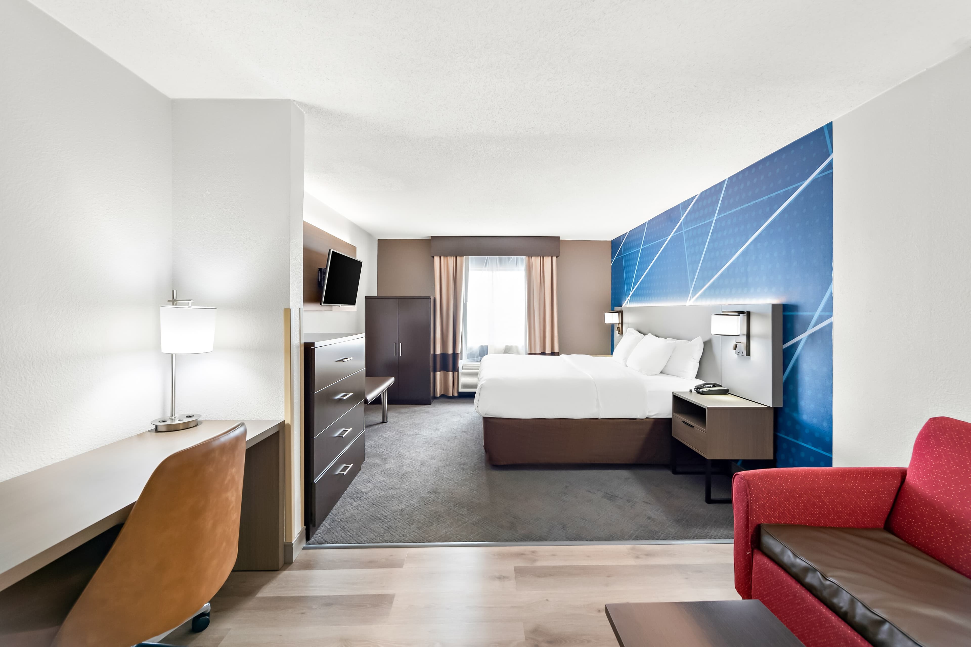 Comfort Suites Columbus - Image 2