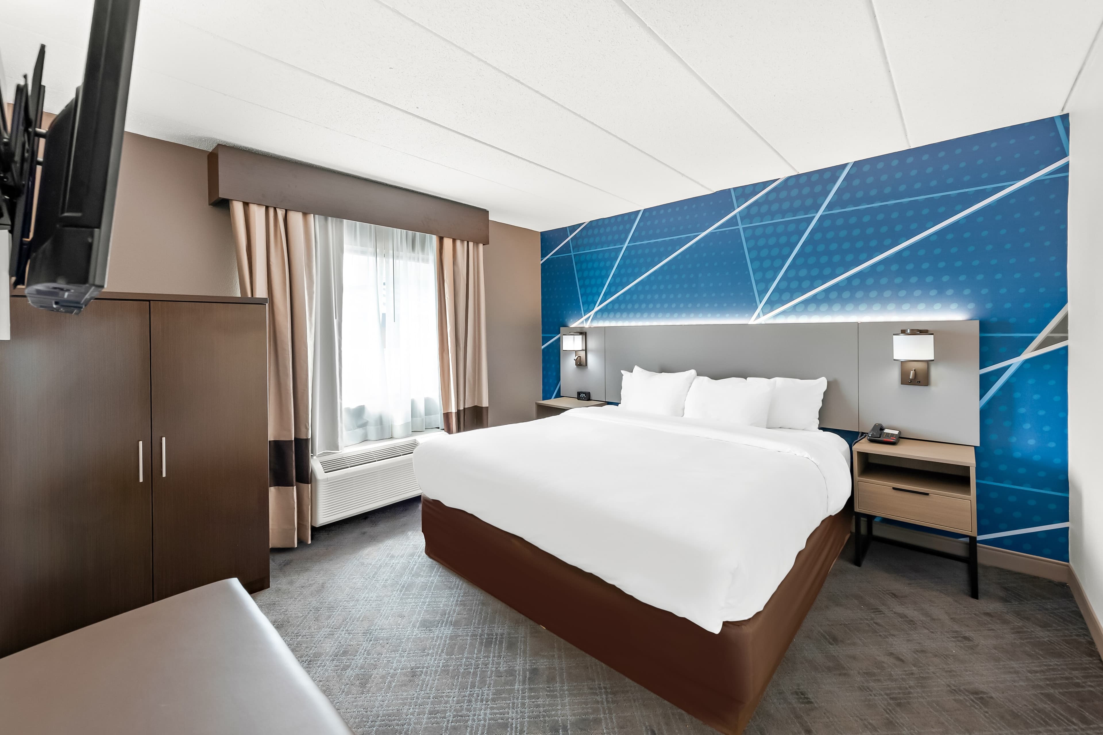 Comfort Suites Columbus — 13